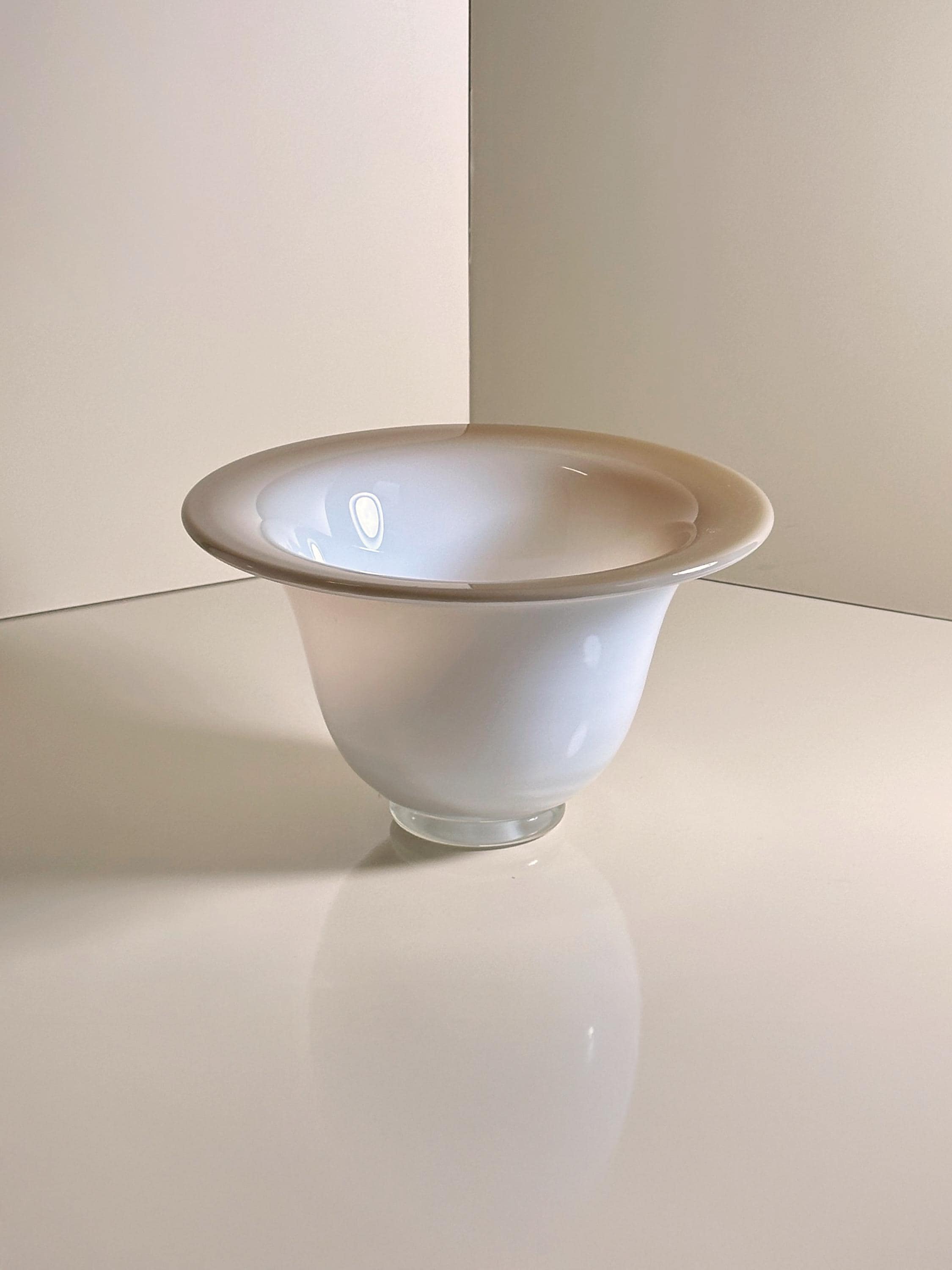 Vintage Murano Opalglas Schale in Creme & Beige