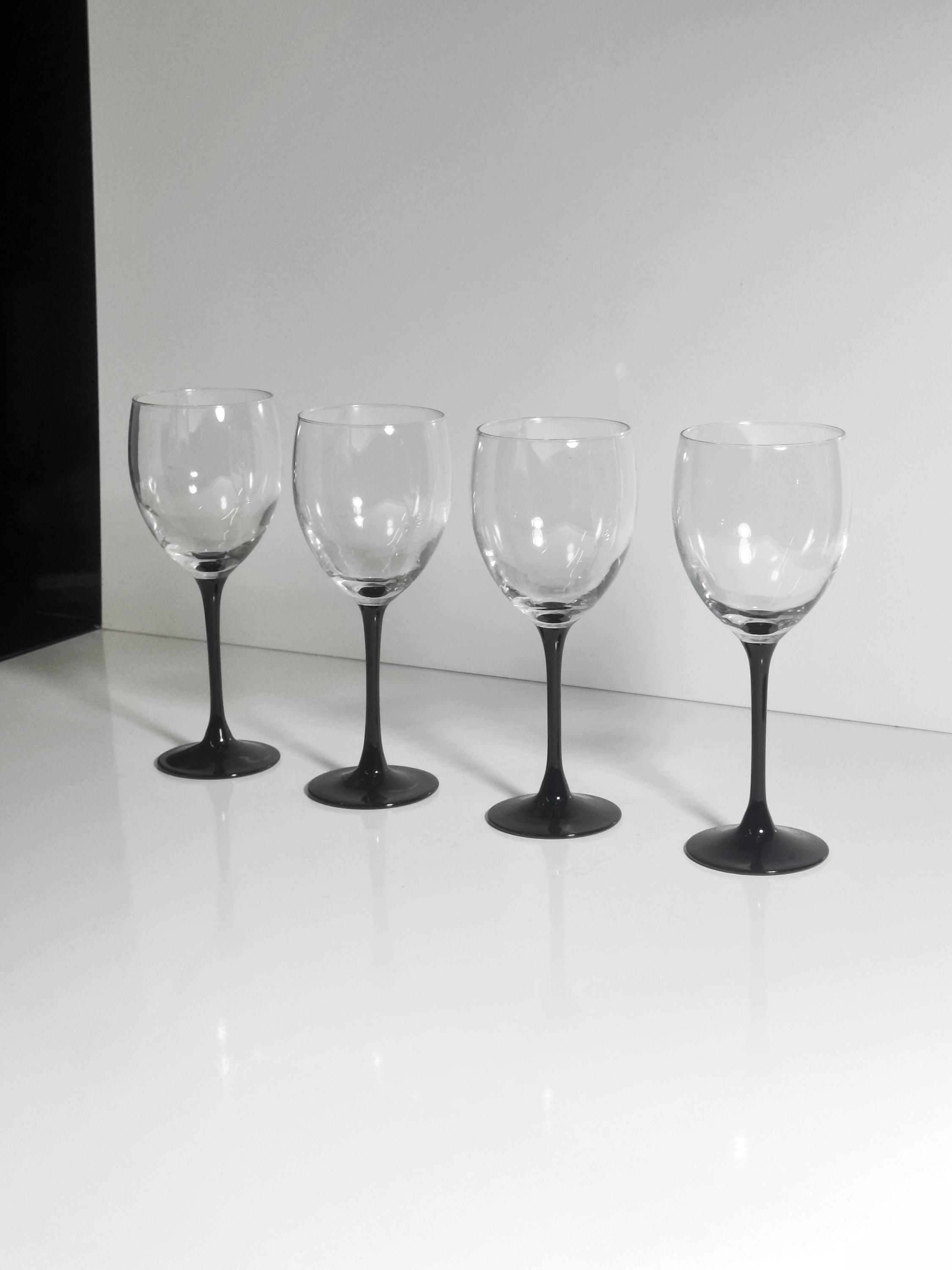 4 Luminarc Weingläser mit schwarzem Stiel, Postmodern 1980er
