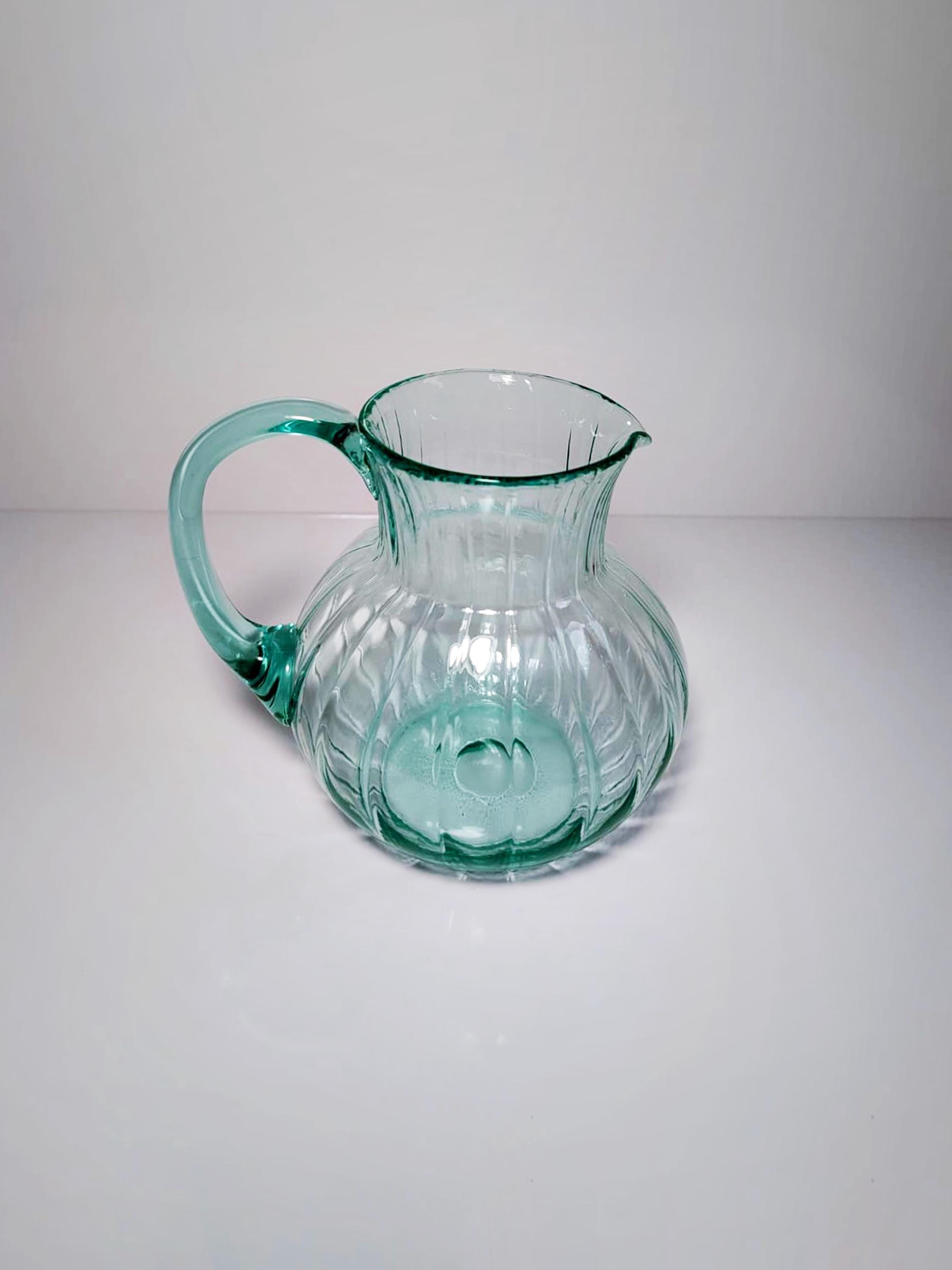 Vintage Glas-Karaffe in Mintgrün mit Swirl-Dekor