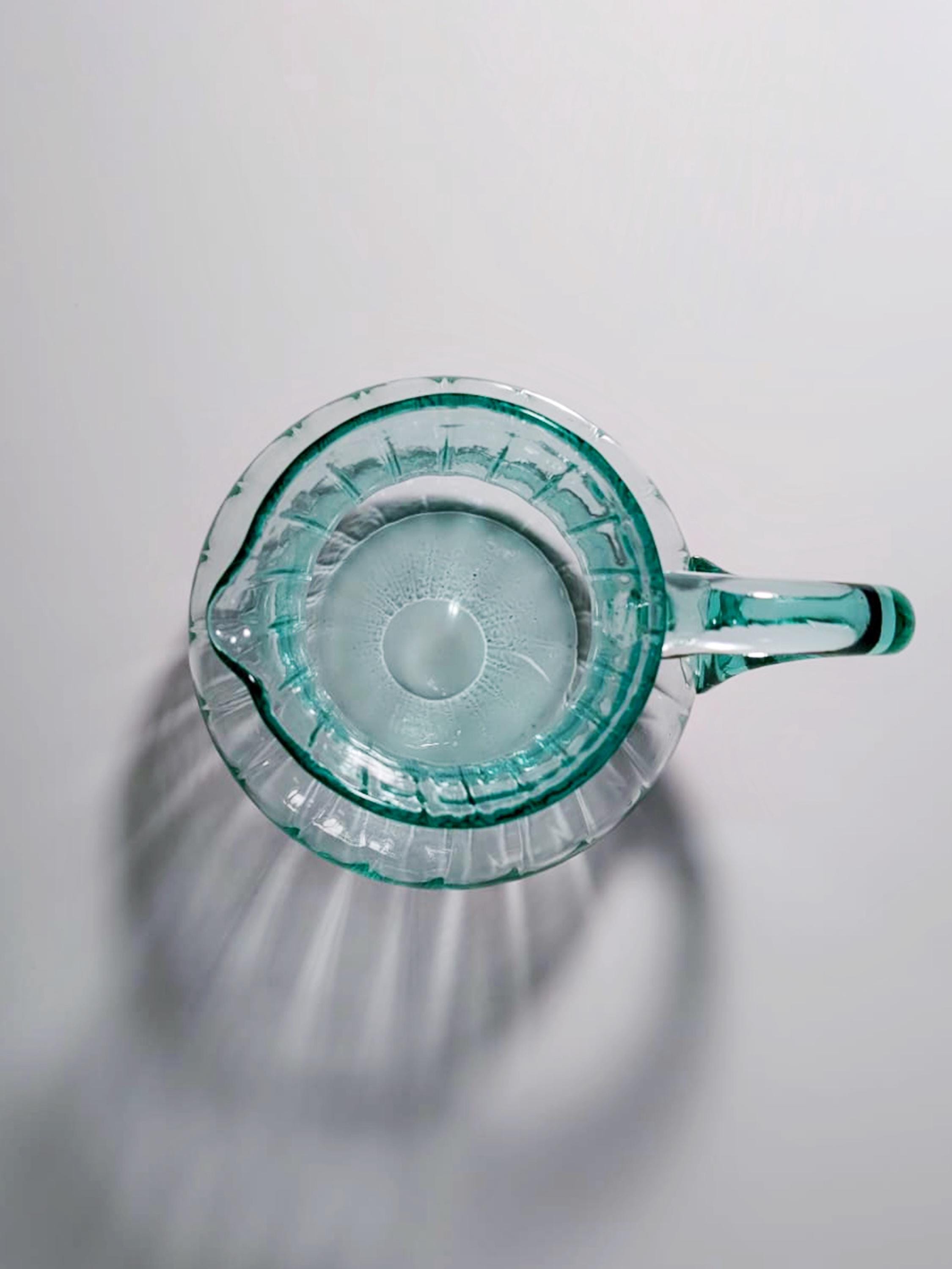 Vintage Glas-Karaffe in Mintgrün mit Swirl-Dekor