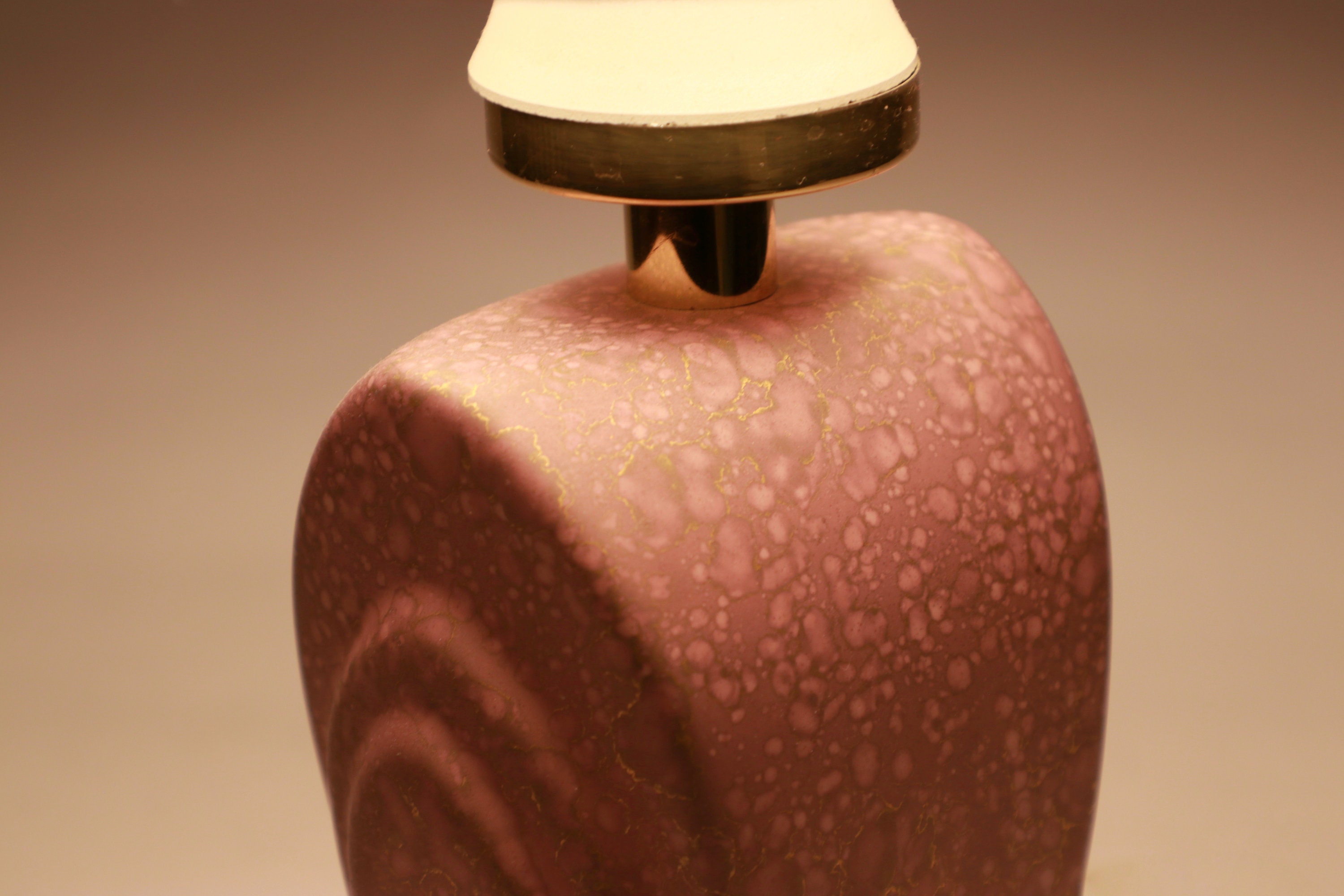Vintage Tischlampe in Flieder und Gold