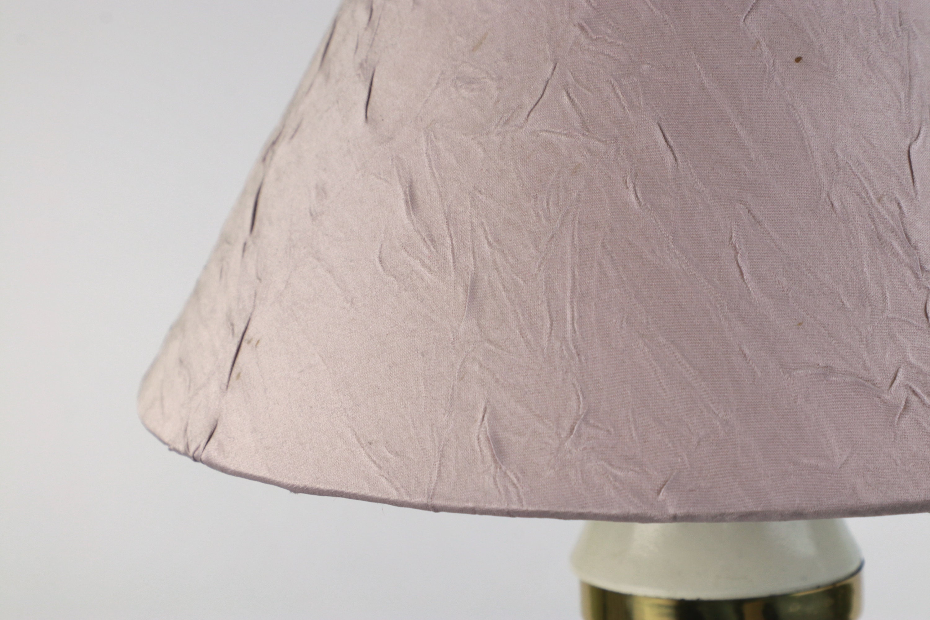 Vintage Tischlampe in Flieder und Gold