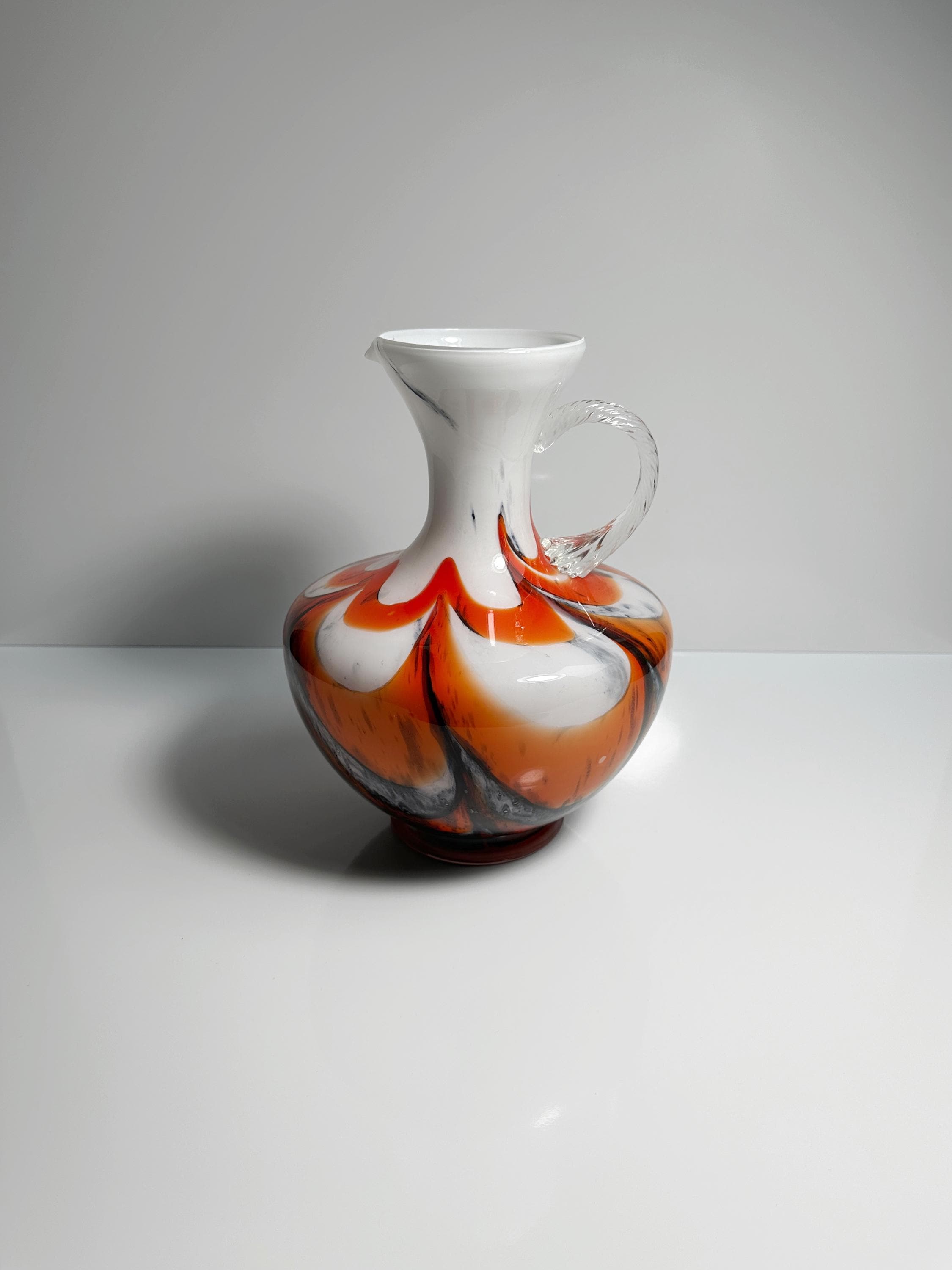 Opalina Fiorentina Henkelvase mit Swirl, Italien 1970er