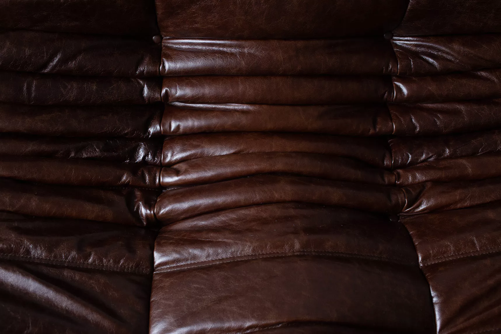 Togo Sofa 2-seater High-gloss leather Dark brown
