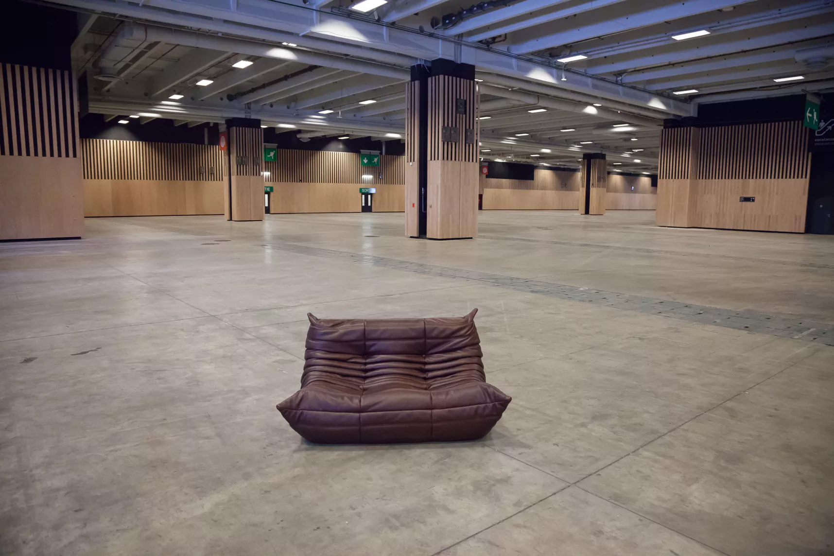 Togo Sofa 2-seater Pull-Up-Leather Chocolate Brown