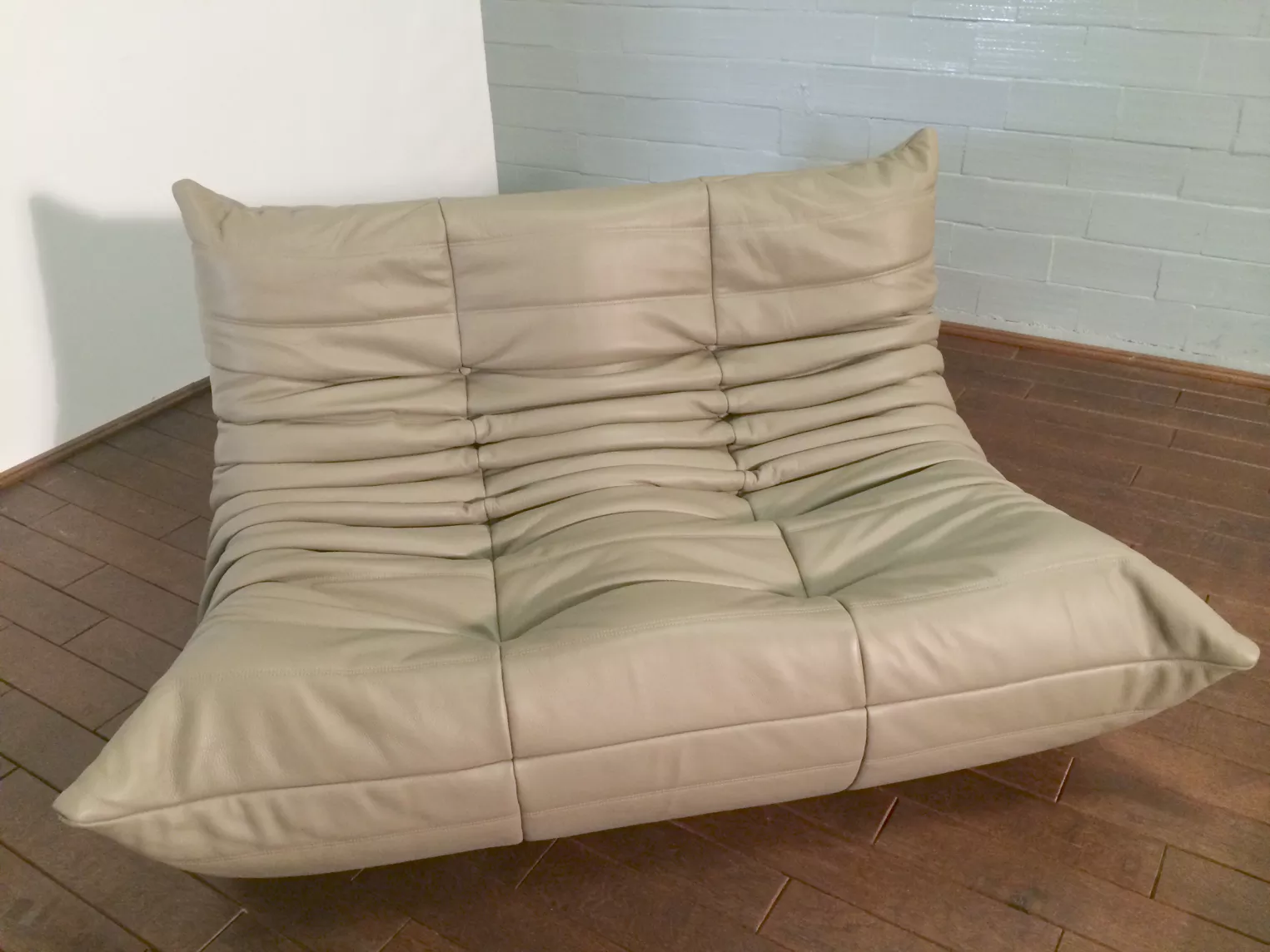 Togo Sofa 2-Sitzer Leder Grau