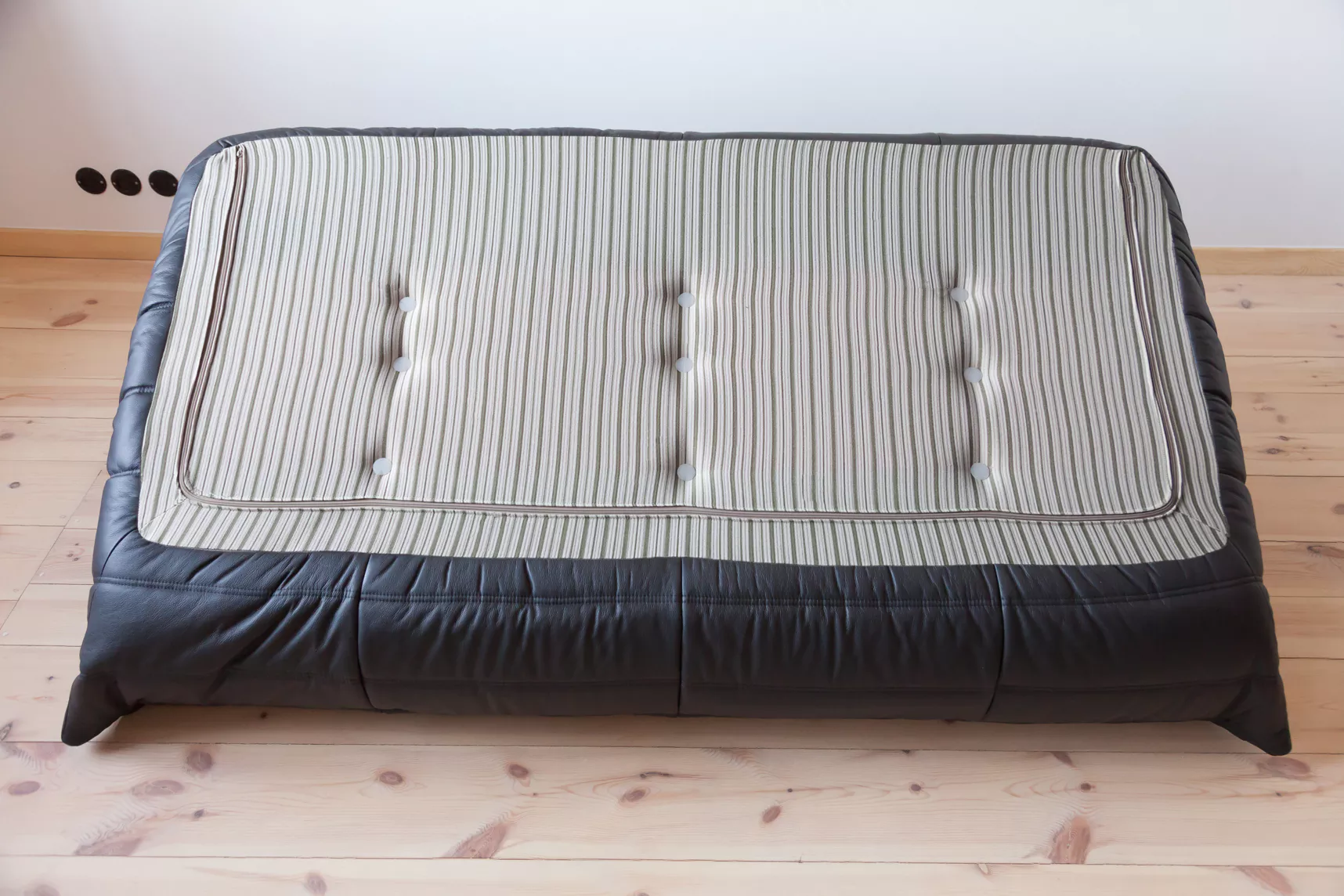 Togo Sofa 3-seater Madras leather Black