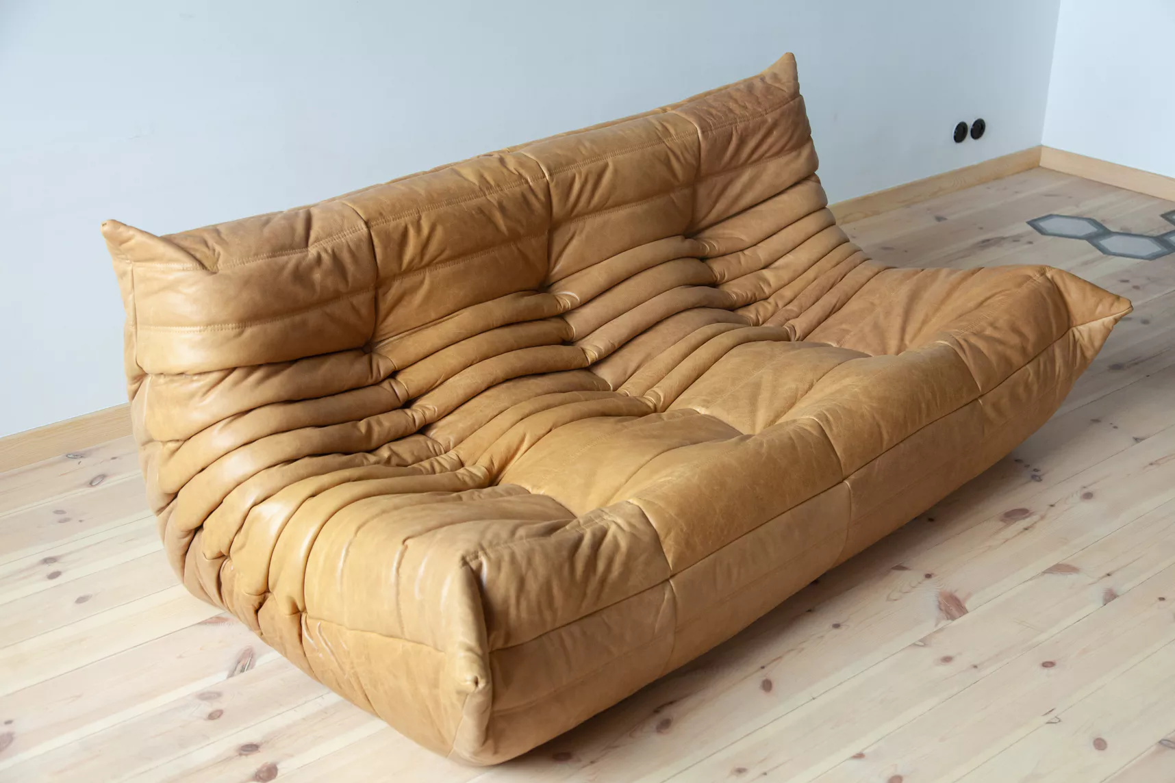 Togo Sofa 3-seater pull-up leather camel brown