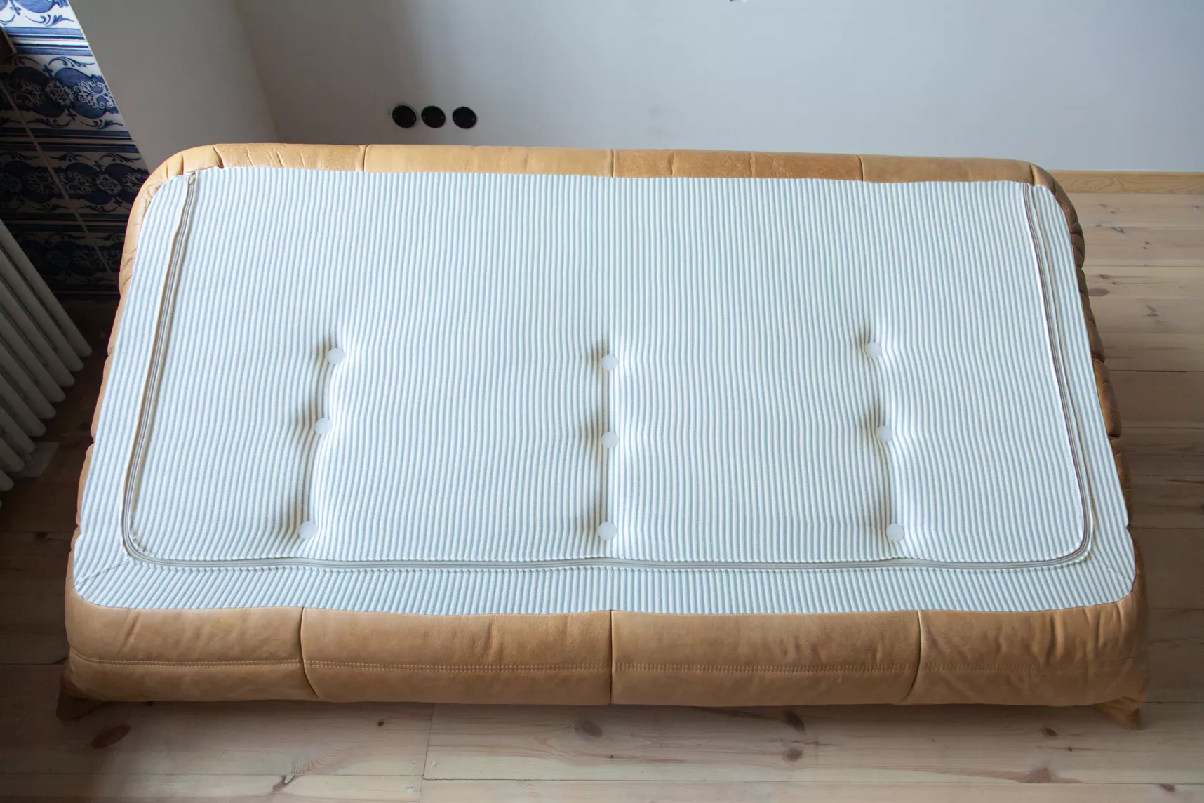 Togo Sofa 3-seater pull-up leather camel brown