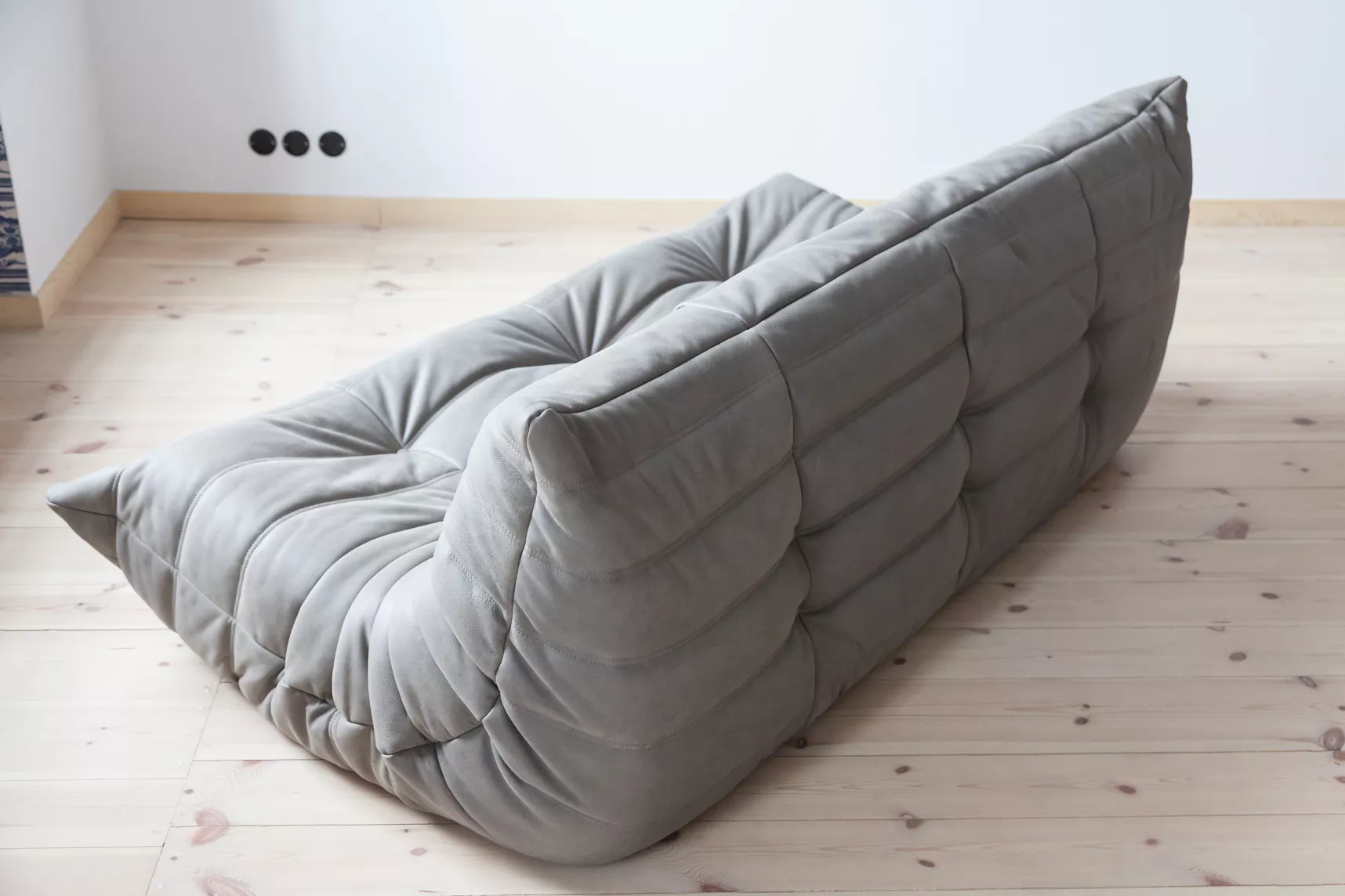 Togo Sofa 3-seater Madras leather ash grey