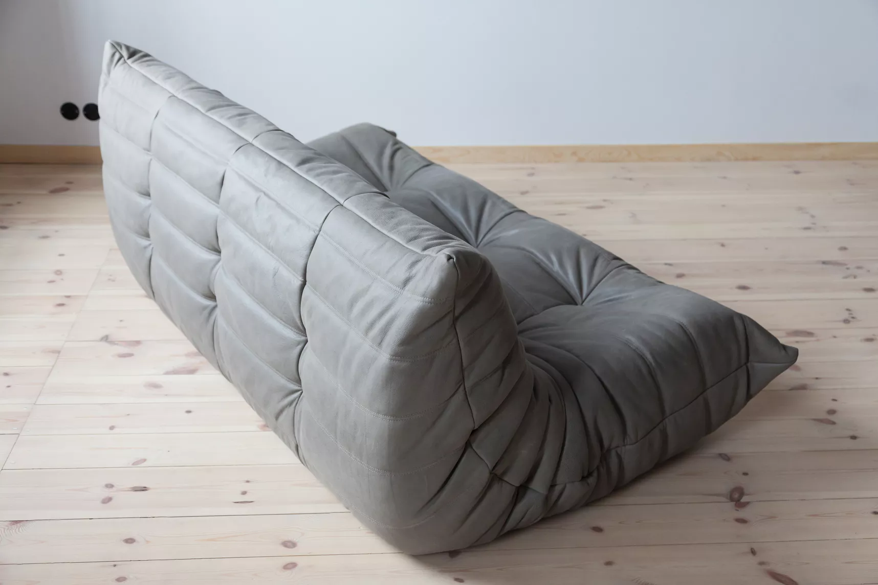 Togo Sofa 3-seater Madras leather ash grey