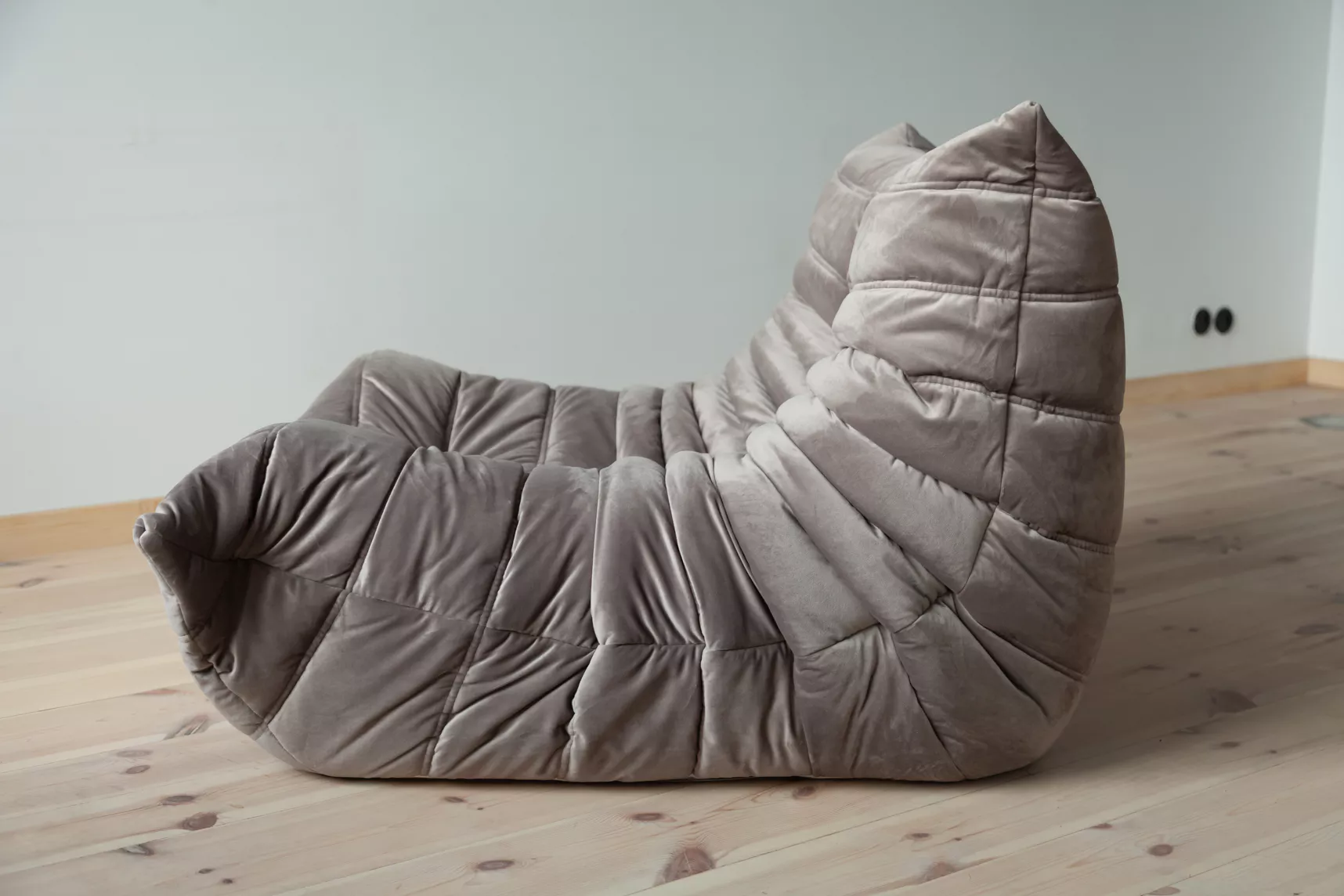Togo armchair velvet warm grey