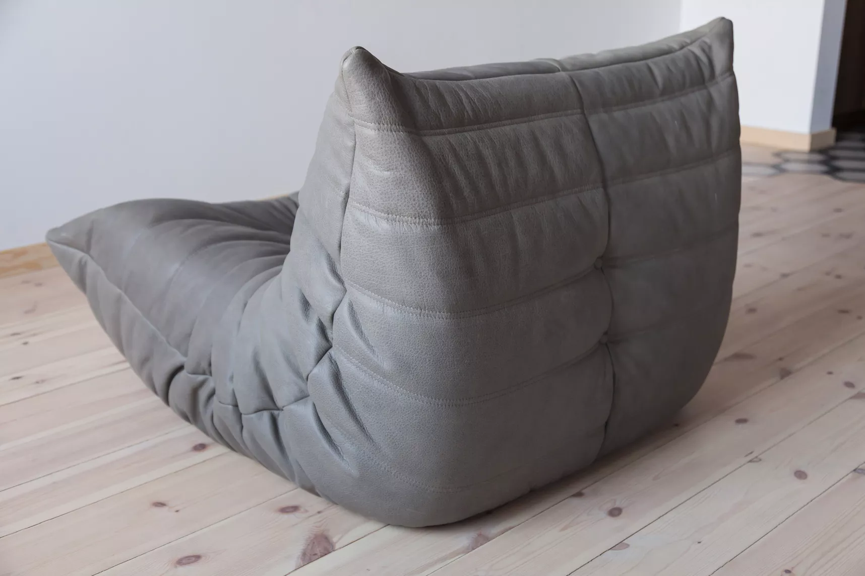 Togo Armchair Madras Leather Ash Grey