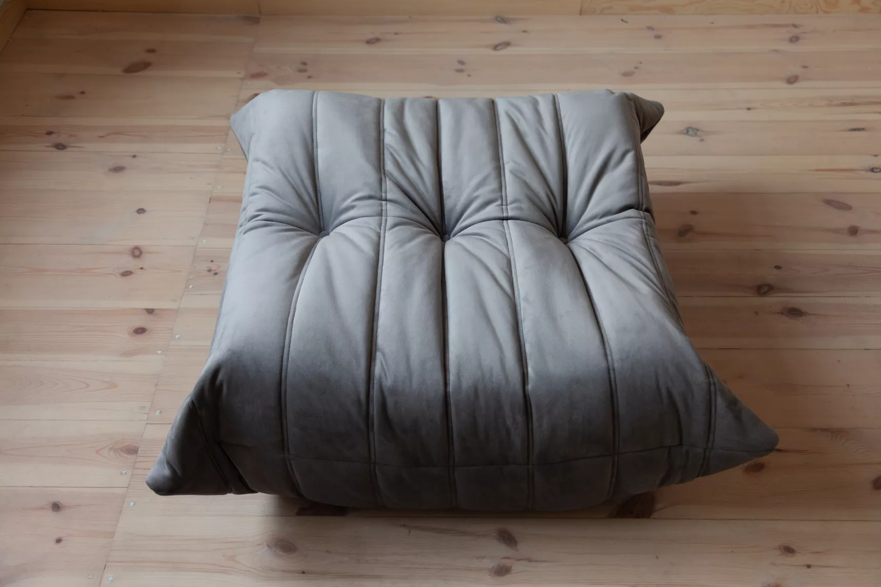 Togo Ottoman Velvet Silver Grey
