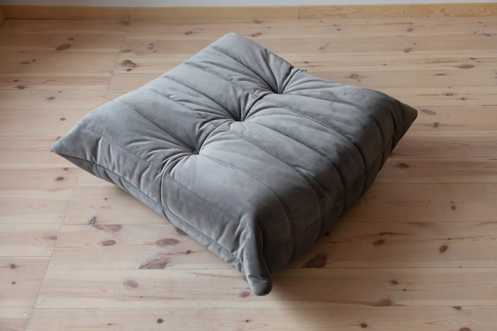 Togo Ottoman Velvet Silver Grey