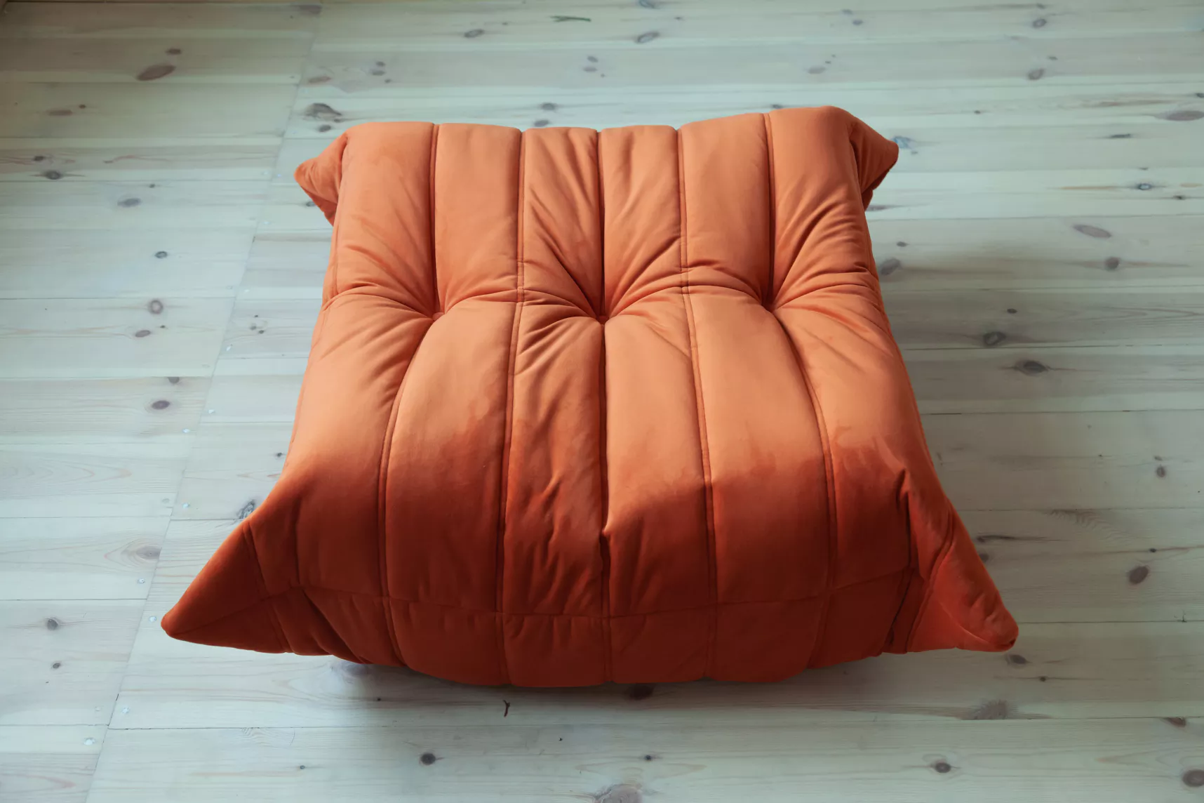 Togo Ottoman Samt Orange