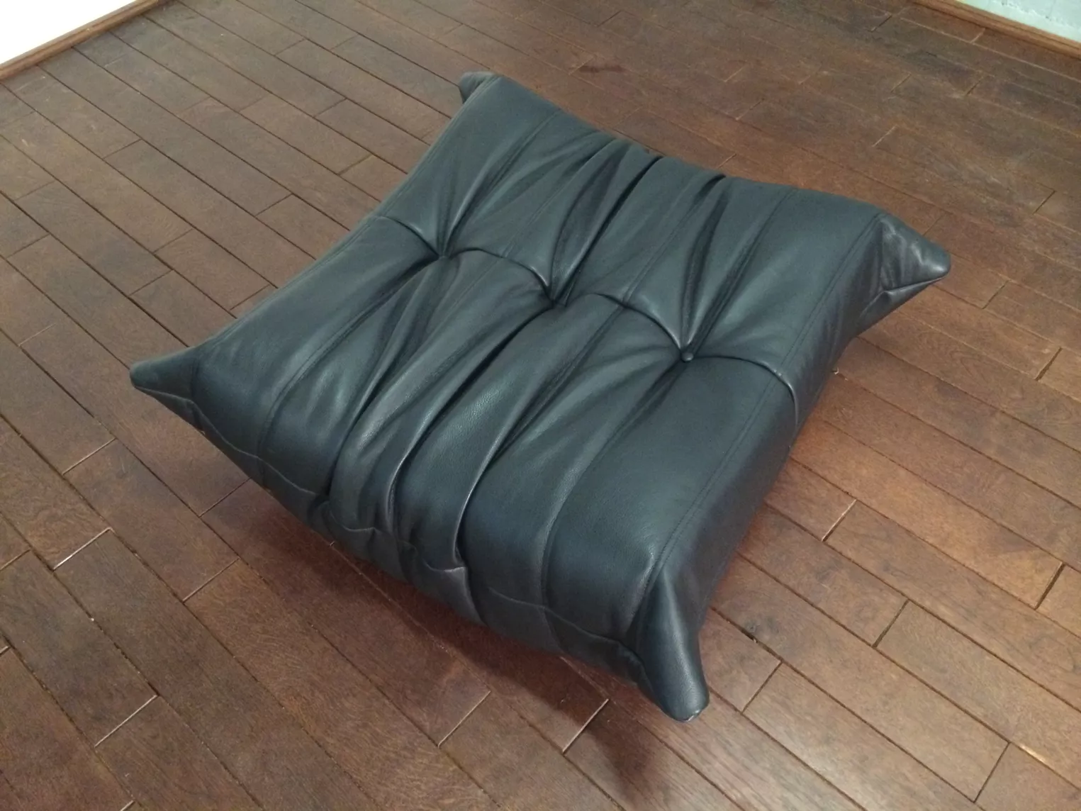 Togo Ottoman Leder Schwarz