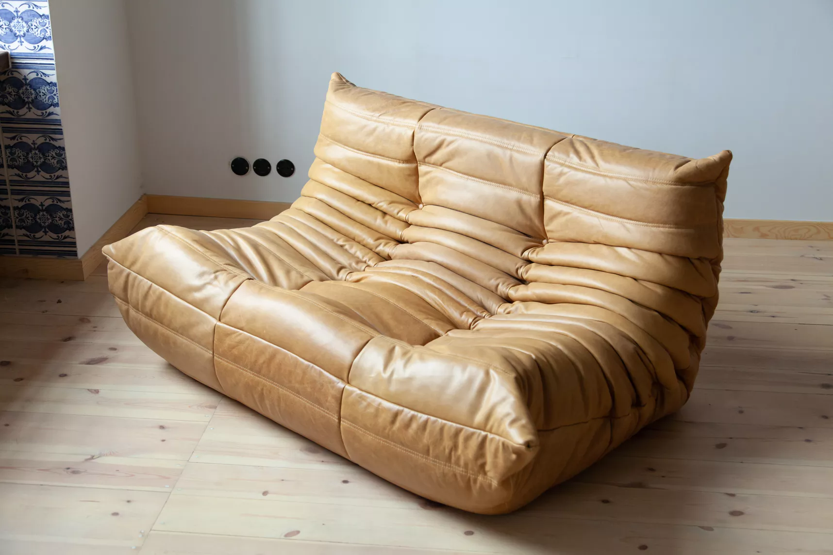 Togo Sofa 2-Seater Pull-Up Leather Camel Brown