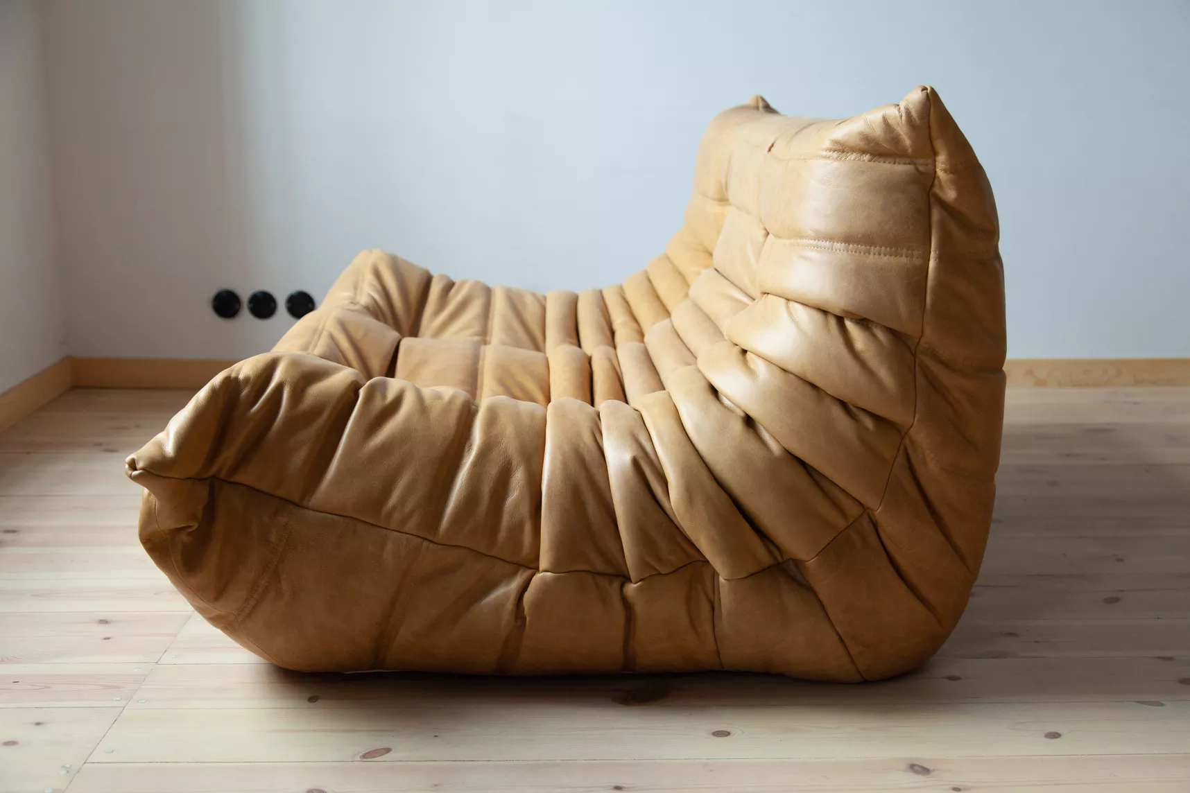 Togo Sofa 2-Seater Pull-Up Leather Camel Brown
