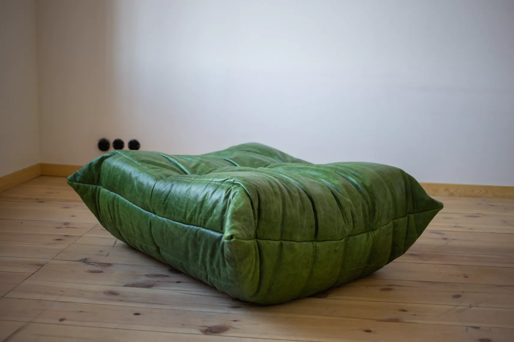Togo armchair and ottoman set pull-up leather green