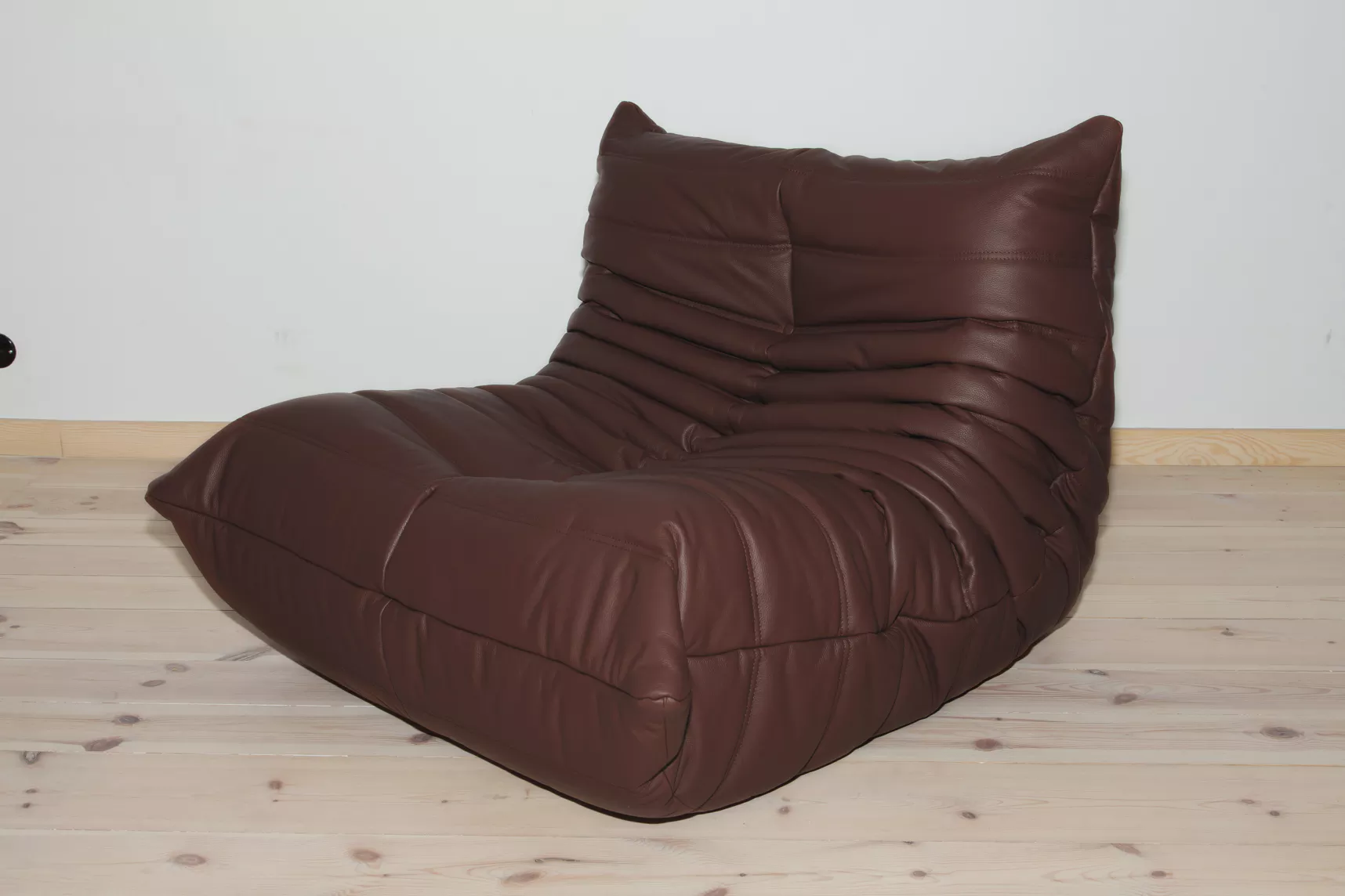 Set Poltrona e Pouf Togo in Pelle Madras Marrone