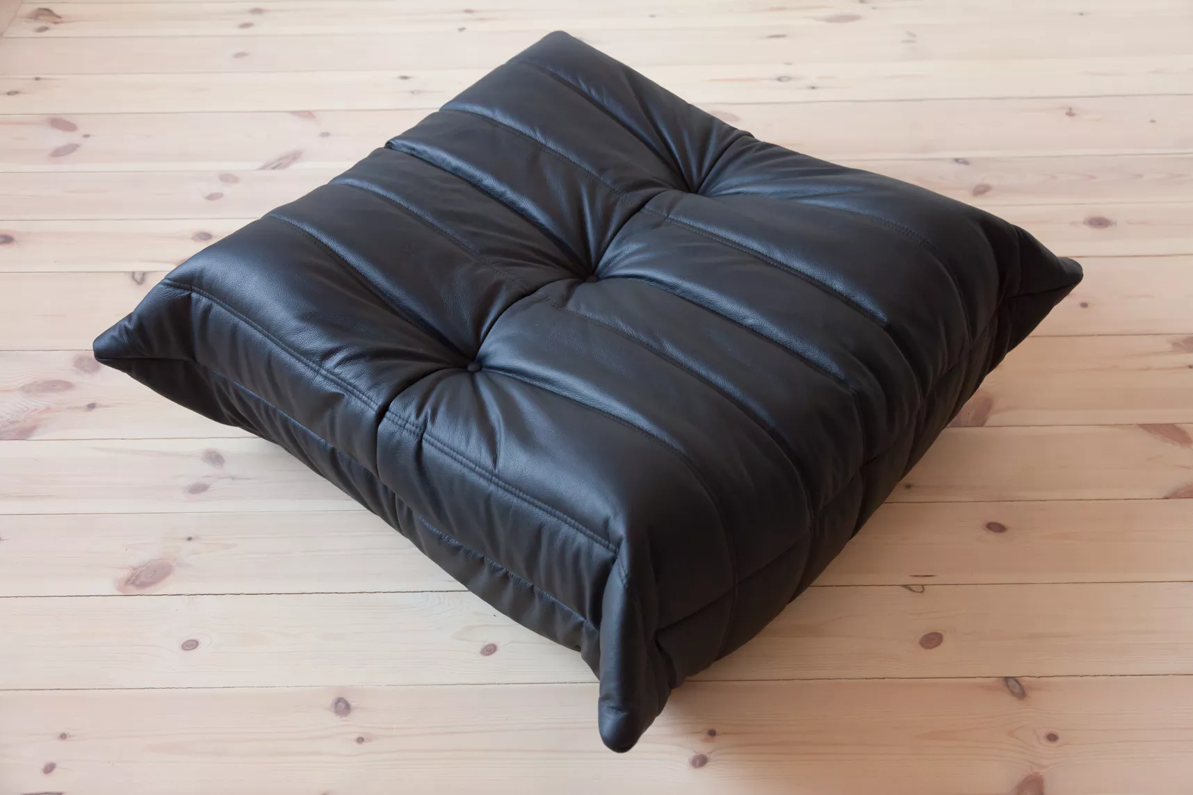 Togo Armchair and Ottoman Set Madras Leather Black