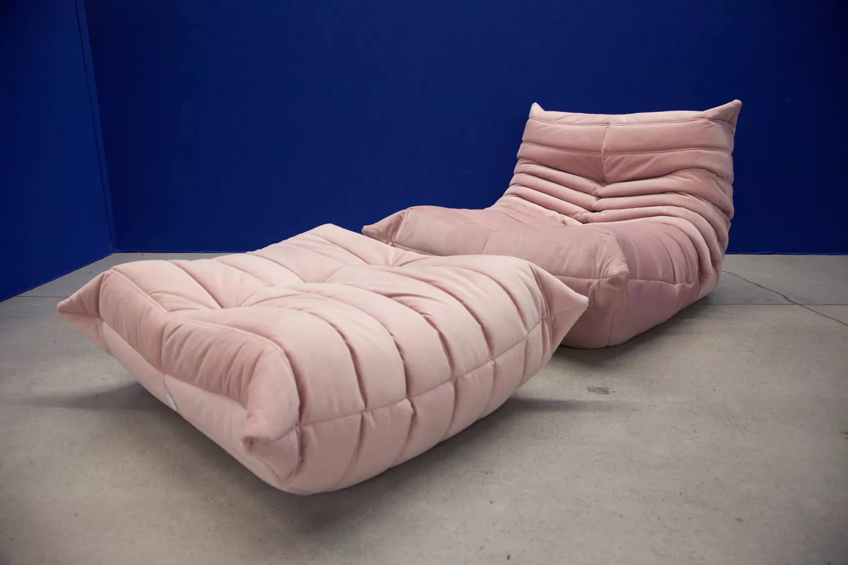 Togo armchair and ottoman set velvet light pink