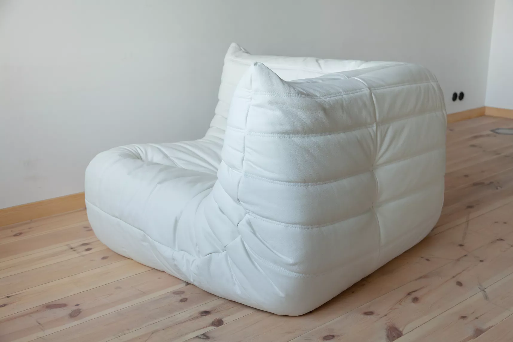 Togo Sofa Madras leather White