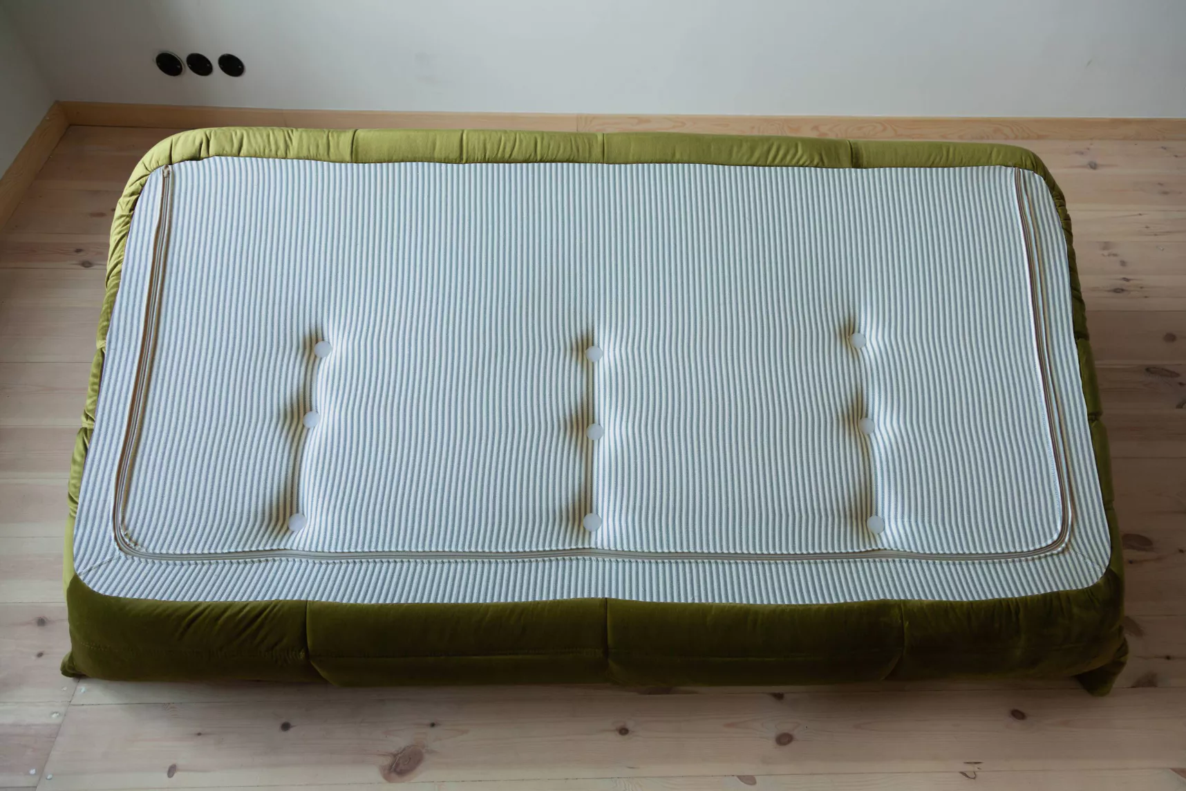 Togo Sofa 3-seater velvet olive green