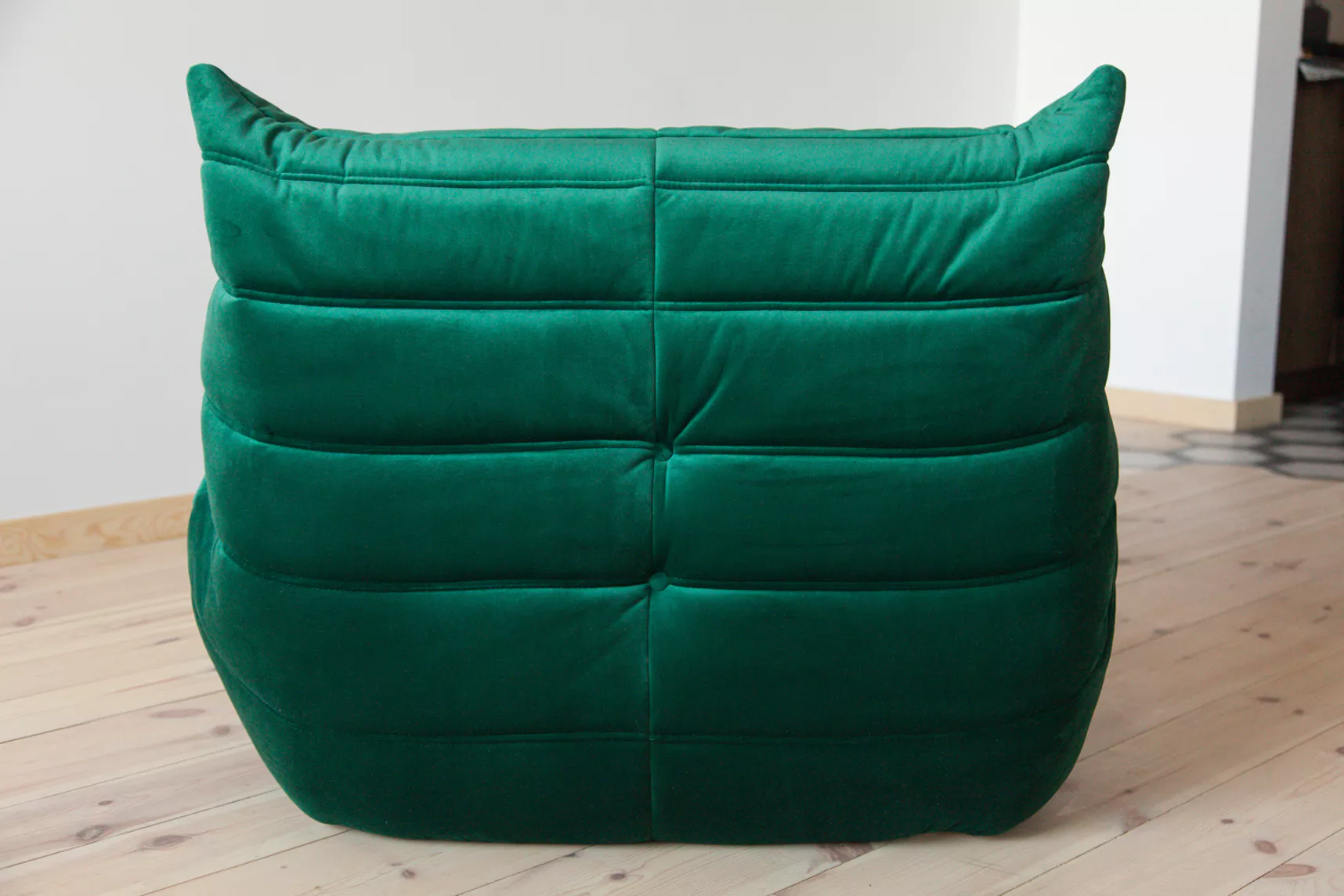 Togo armchair velvet emerald green