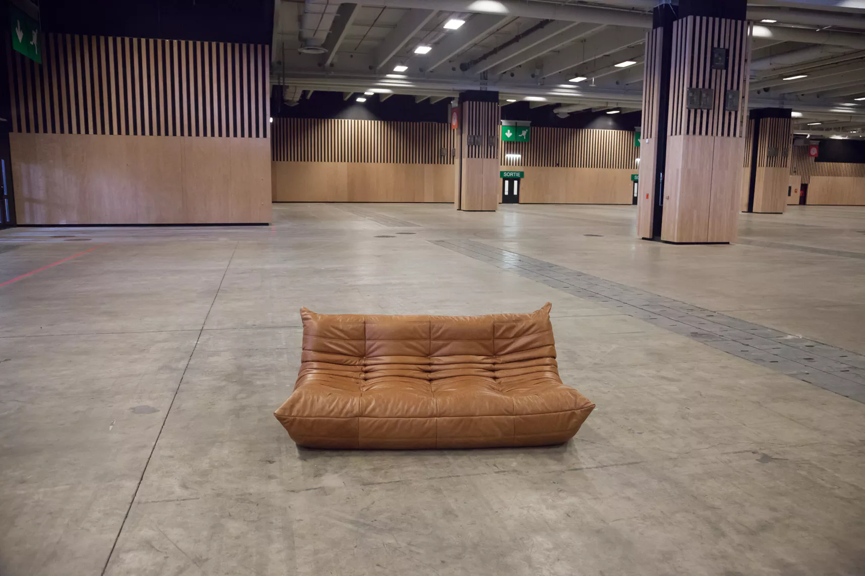 Togo Sofa 3-seater pull-up leather tobacco brown