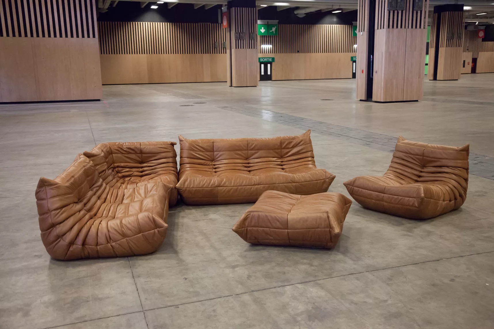 Togo Sofa 3-seater pull-up leather tobacco brown