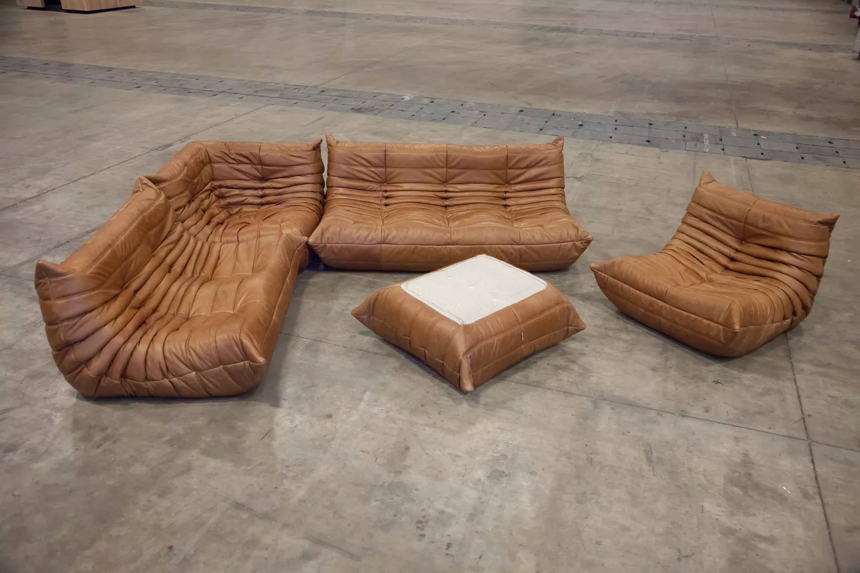 Togo Sofa 3-seater pull-up leather tobacco brown