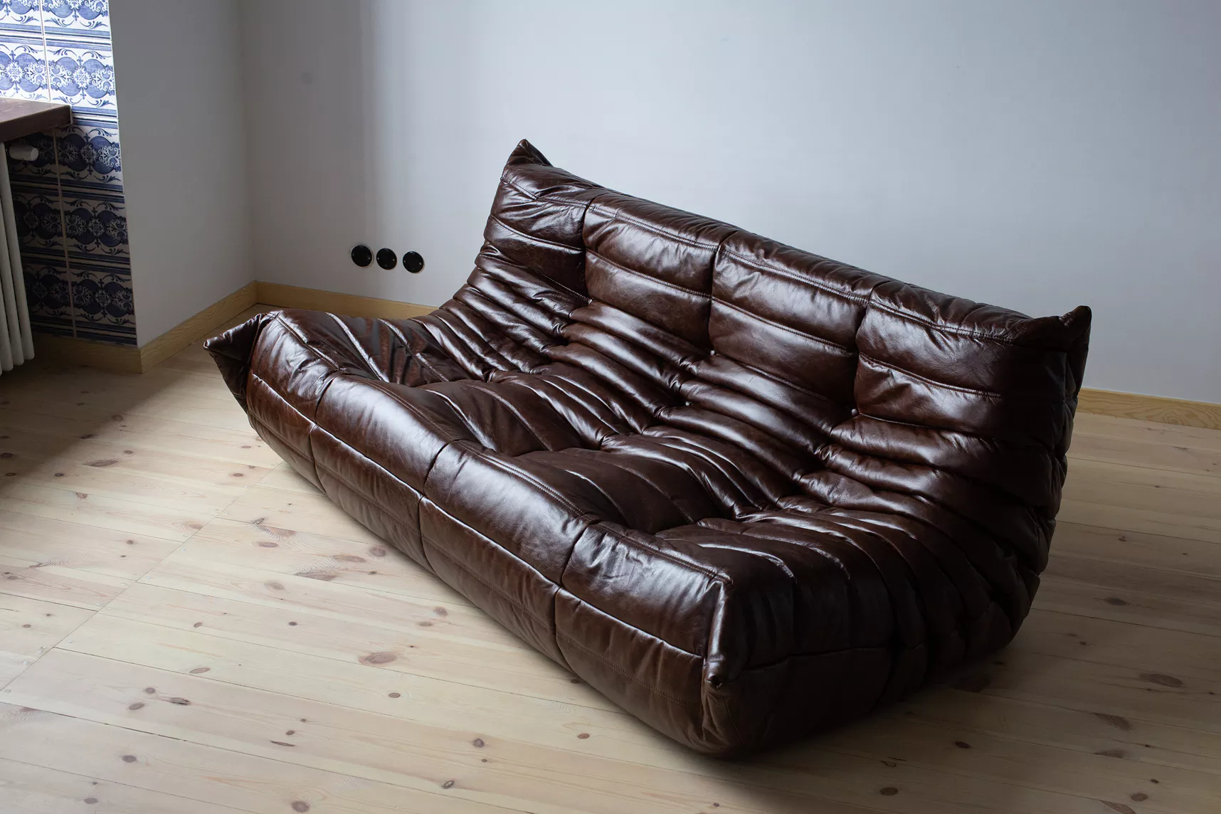 Togo Sofa 3-seater High-gloss leather Dark brown