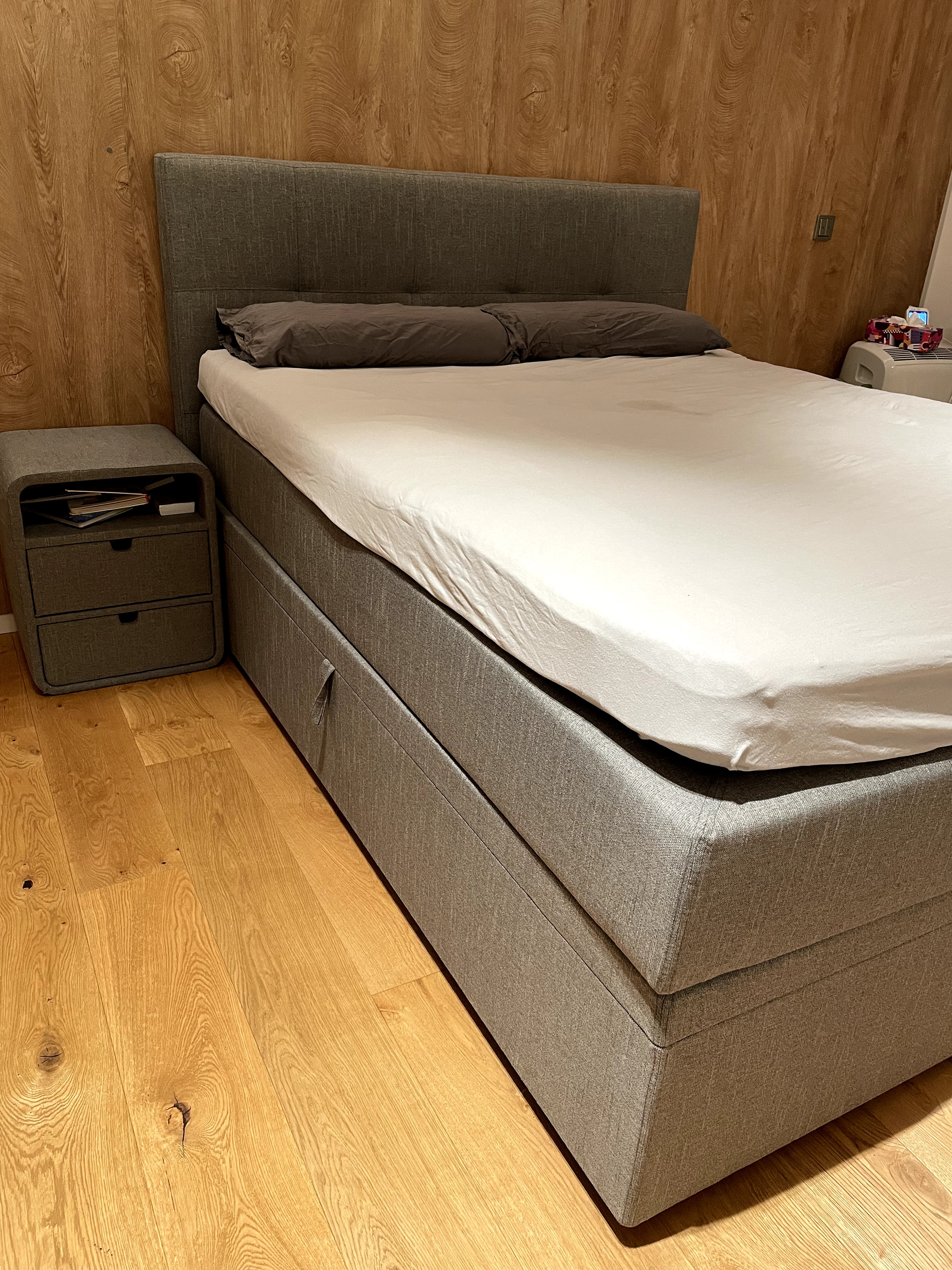 Boxspringbett mit Nachttischen Textil Grau