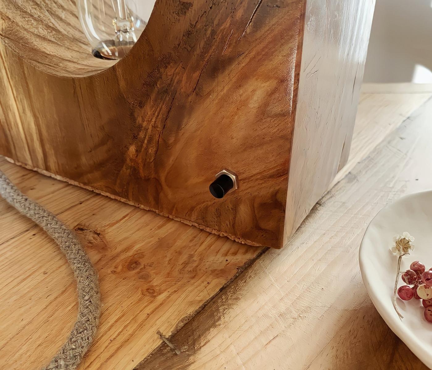 Tischlampe aus Recycling-Holz