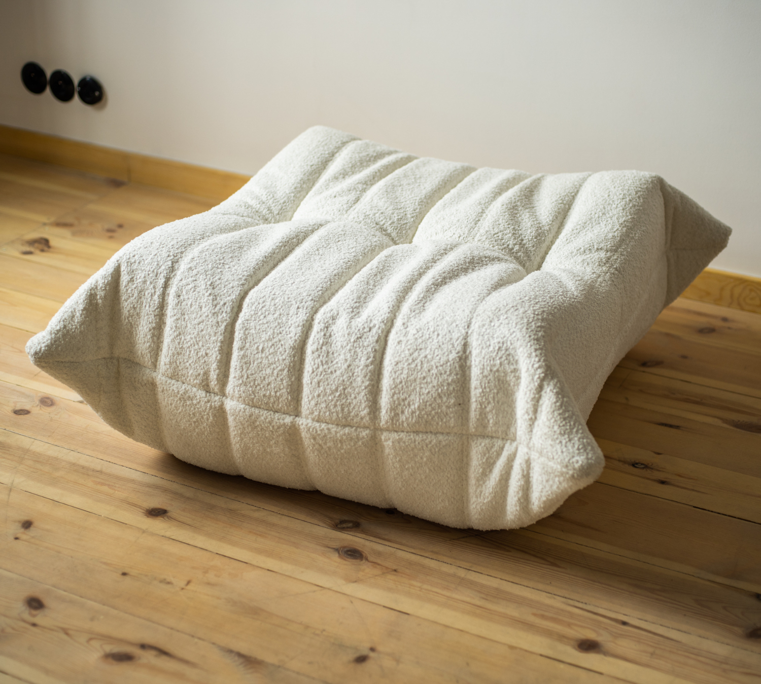 Togo Ottoman Bouclé White