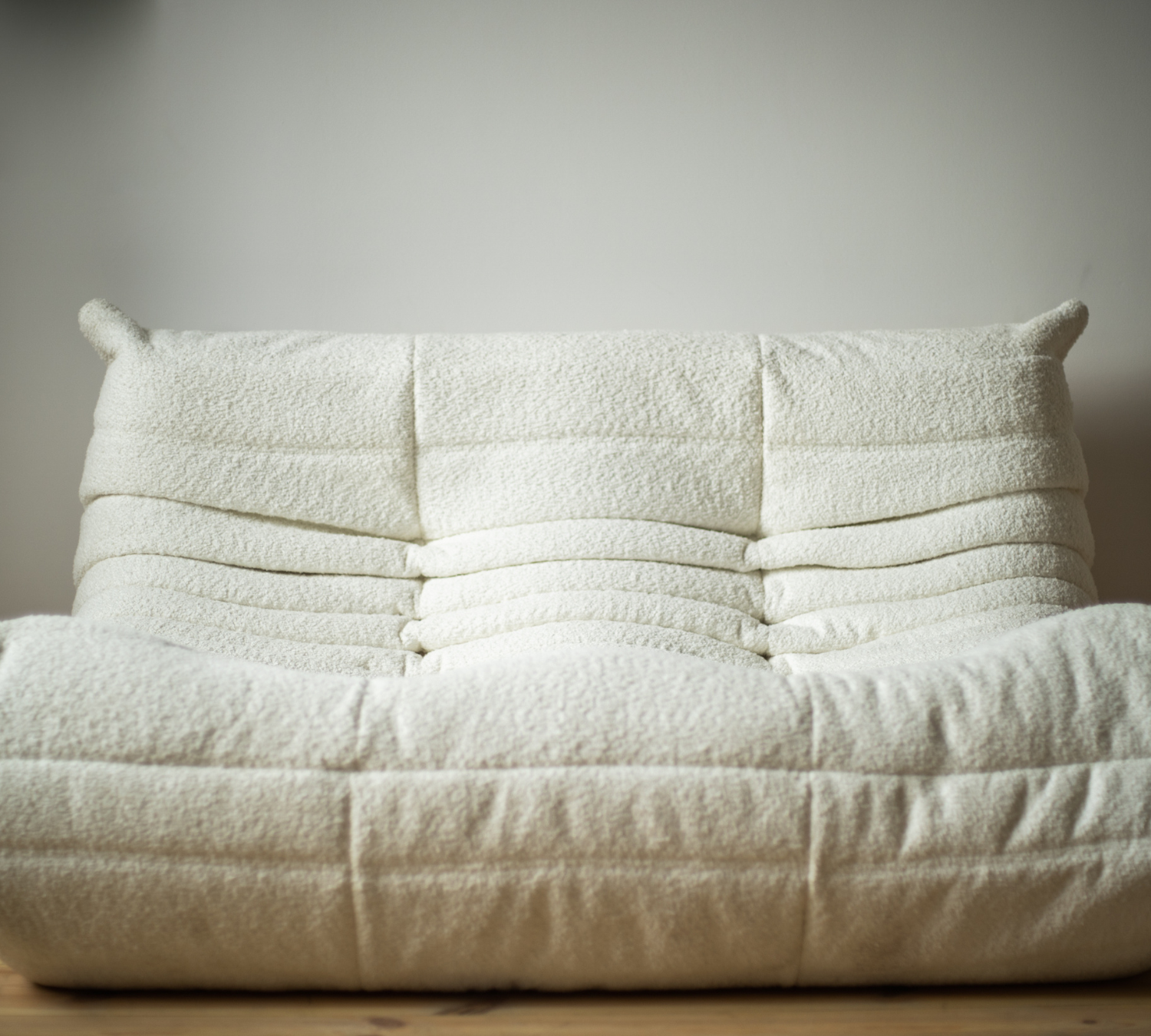 Togo Sofa 2-seater Bouclé White