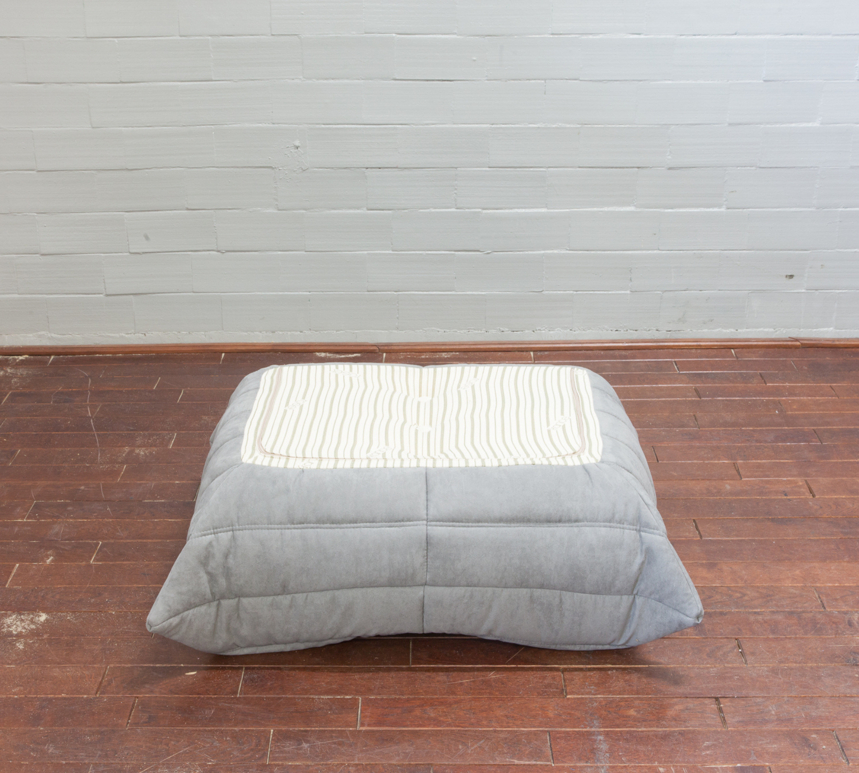 Togo Sessel und Ottoman Set Textil Hellgrau