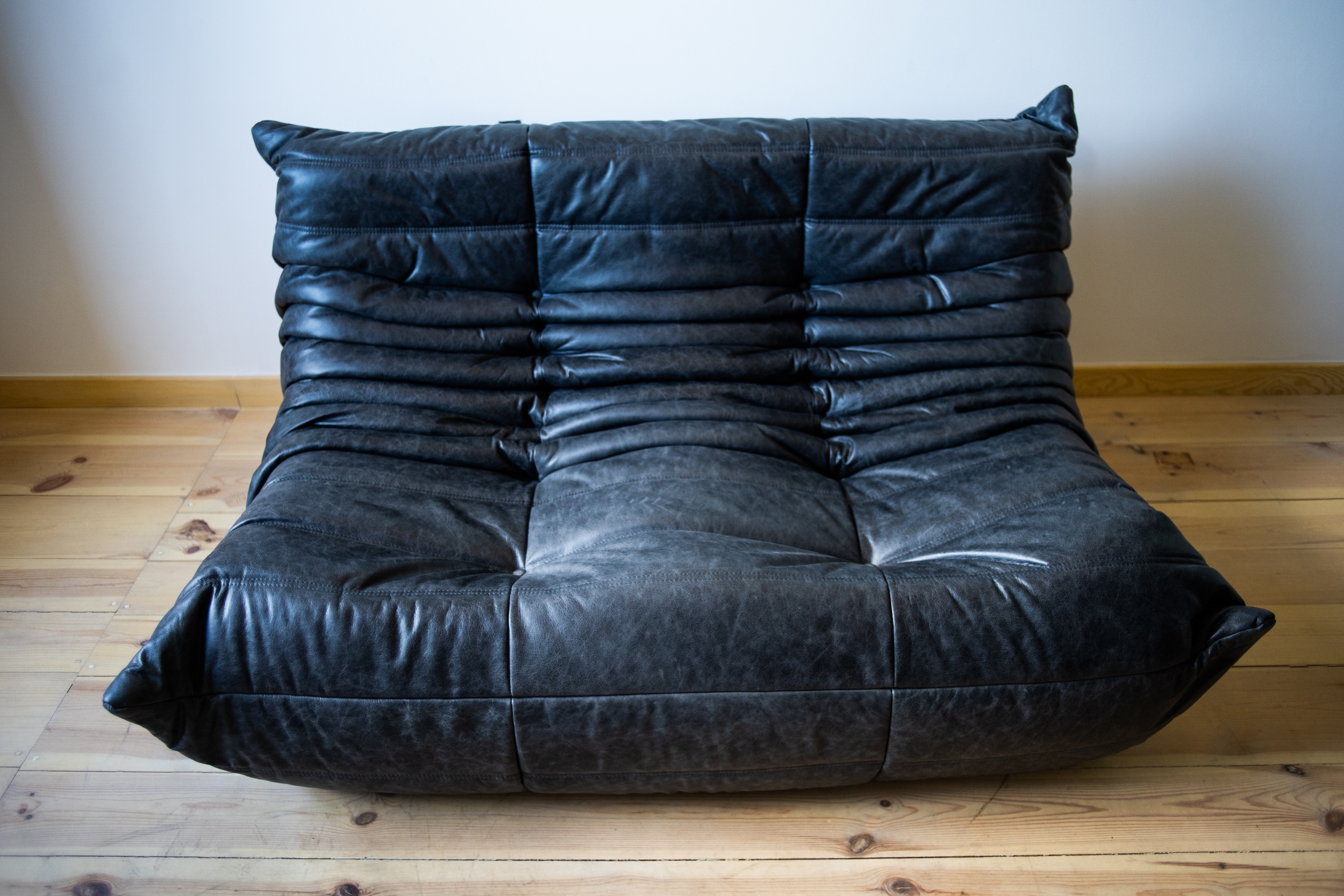Togo Sofa 2-seater Pull-Up Leather Black