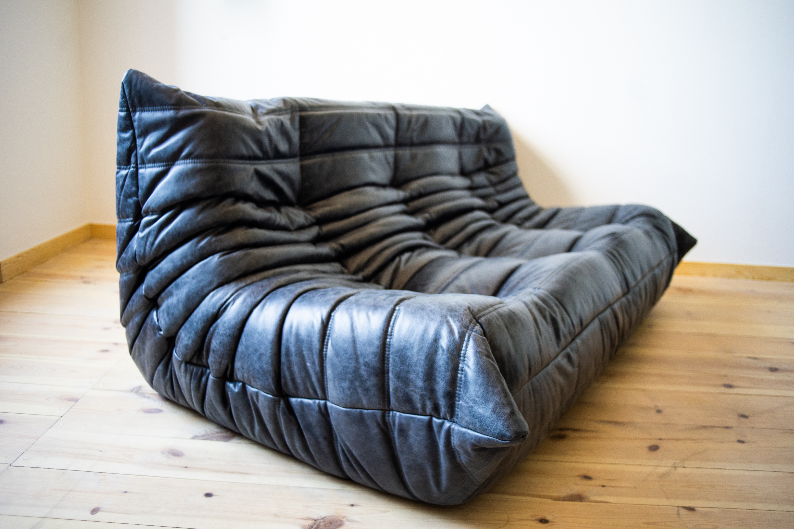 Togo Sofa 3-seater Pull-Up Leather Black