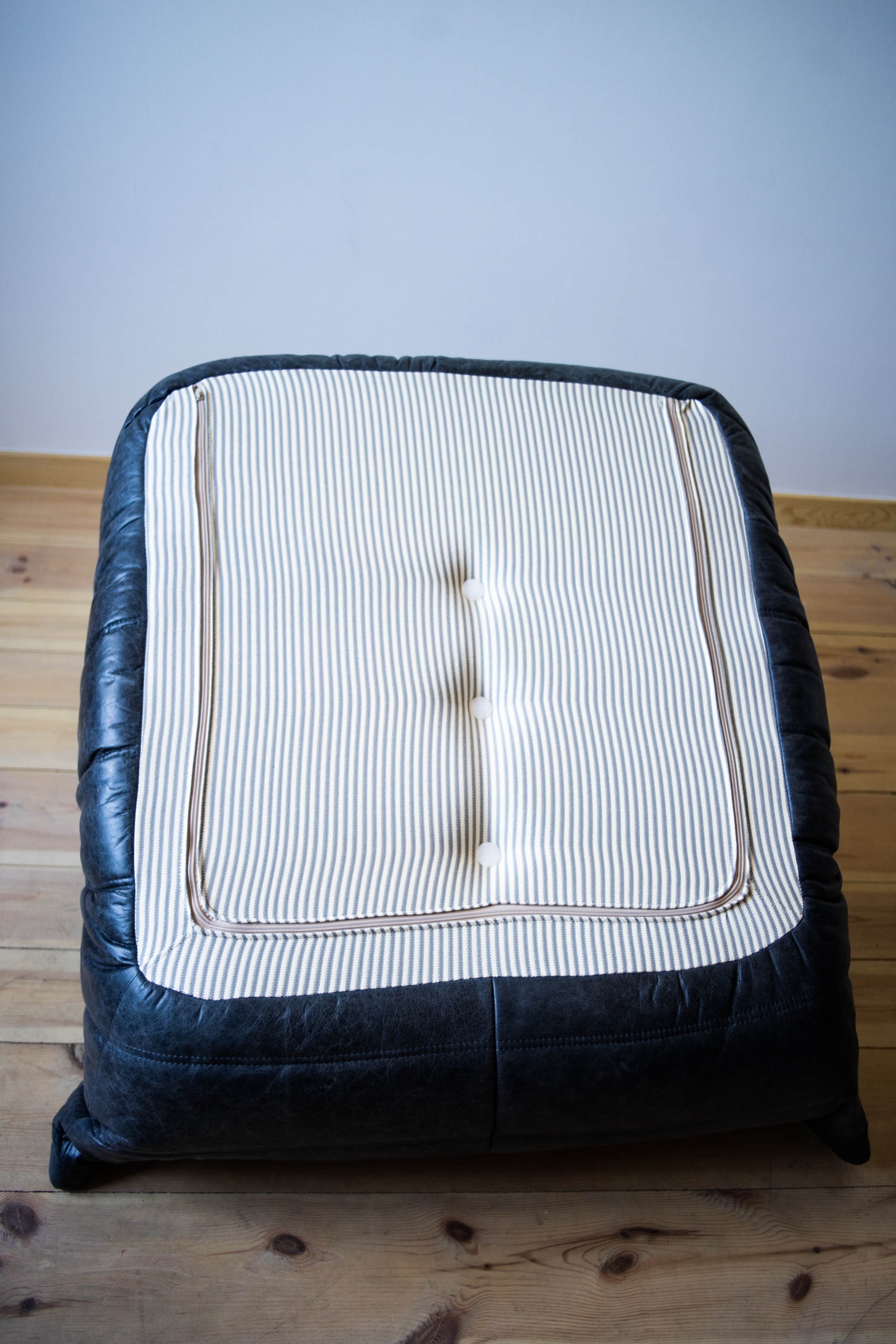 Togo Armchair and Ottoman Set Pull-Up Leather Black