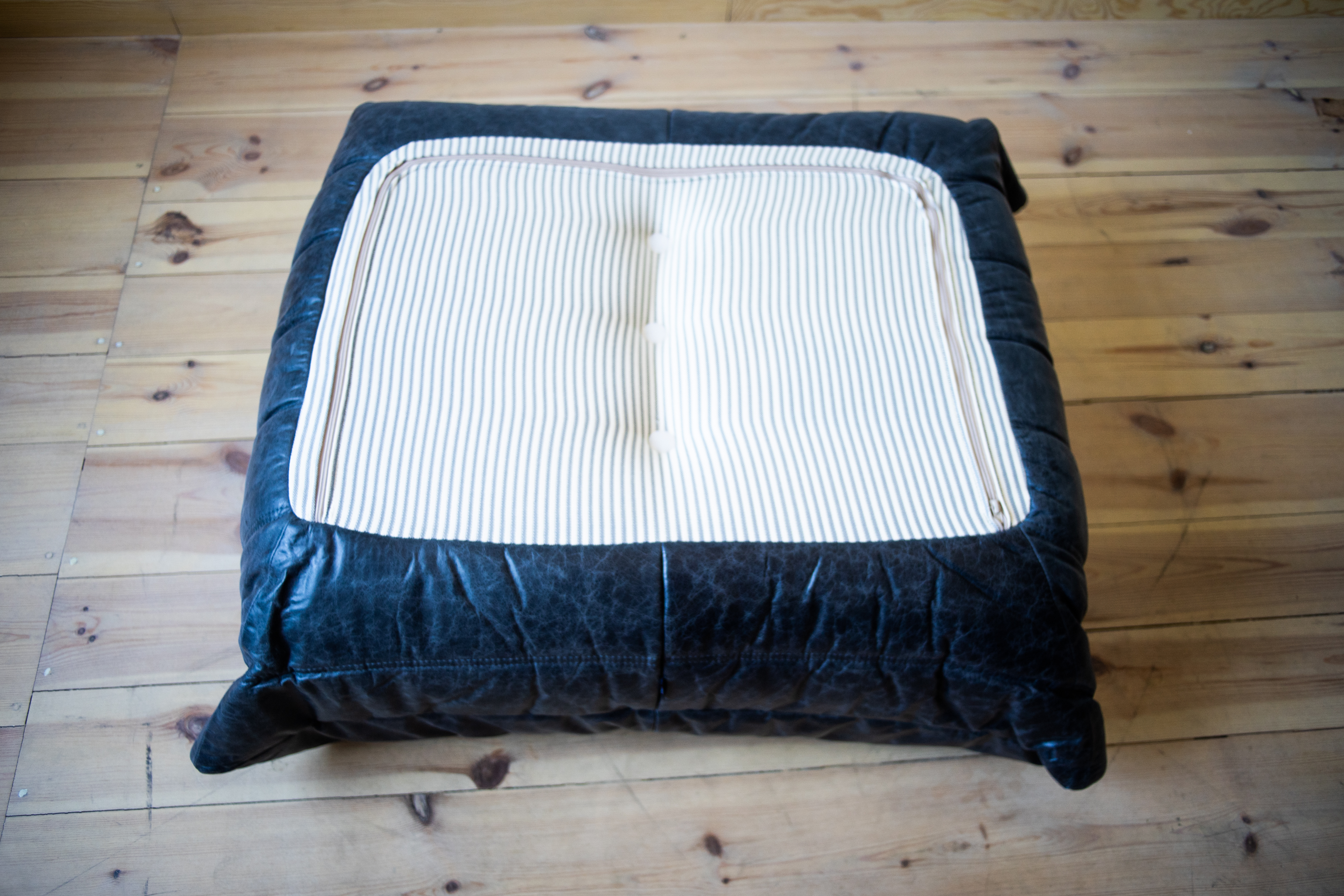 Togo Armchair and Ottoman Set Pull-Up Leather Black