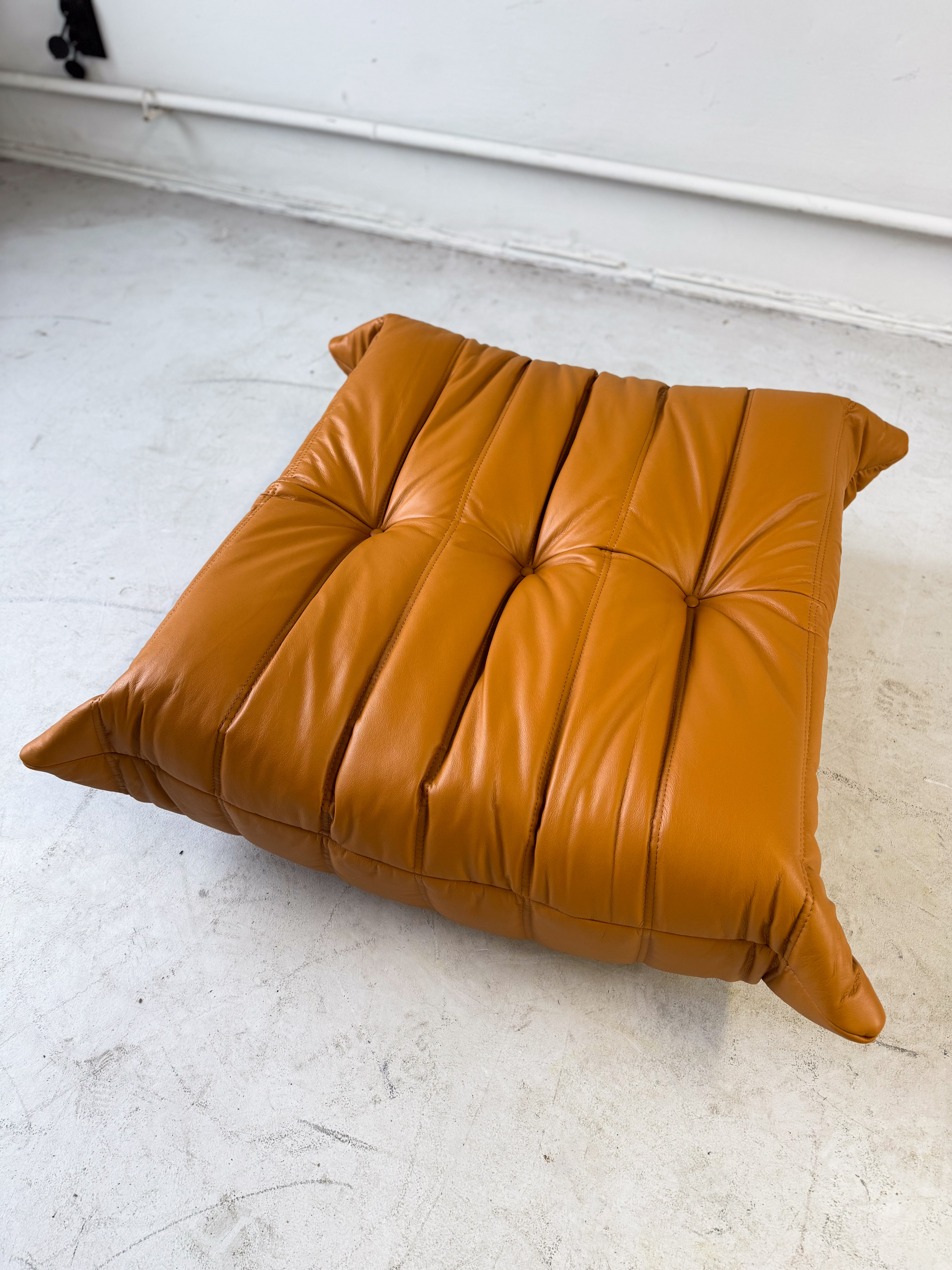 Togo Ottoman High-gloss leather Cognac Light