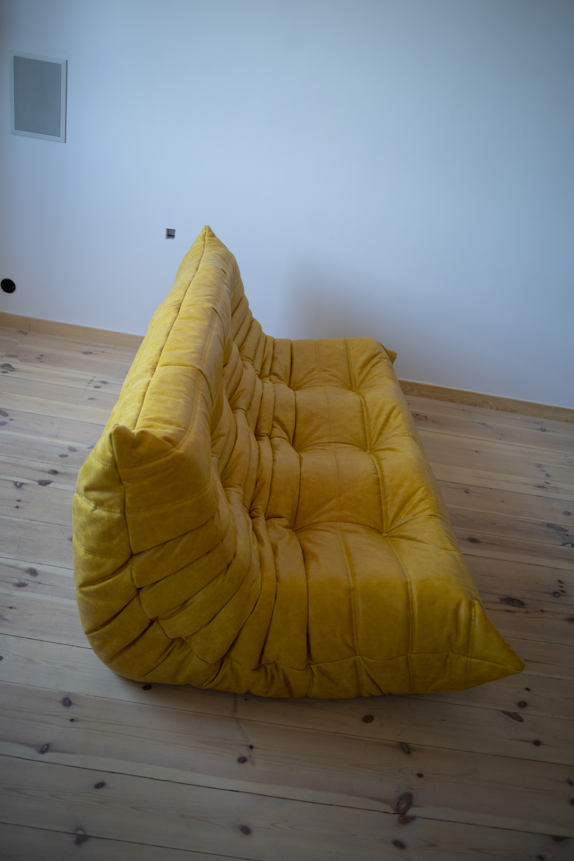 Togo Sofa 3-Seater Pull-Up Leather Yellow