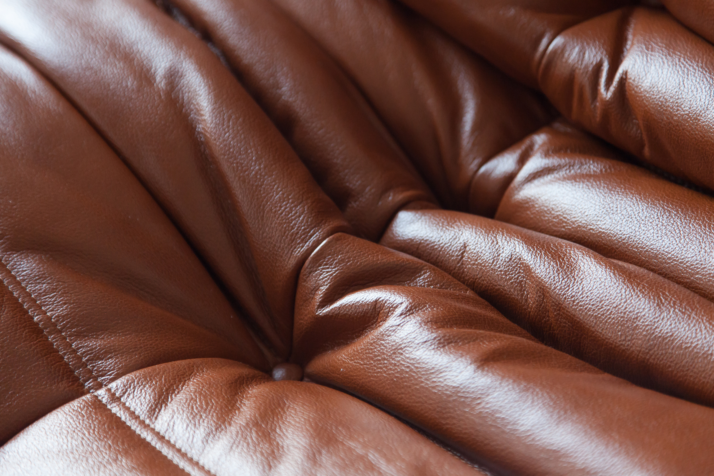 Togo Sofa 2-seater High-gloss leather whisky brown