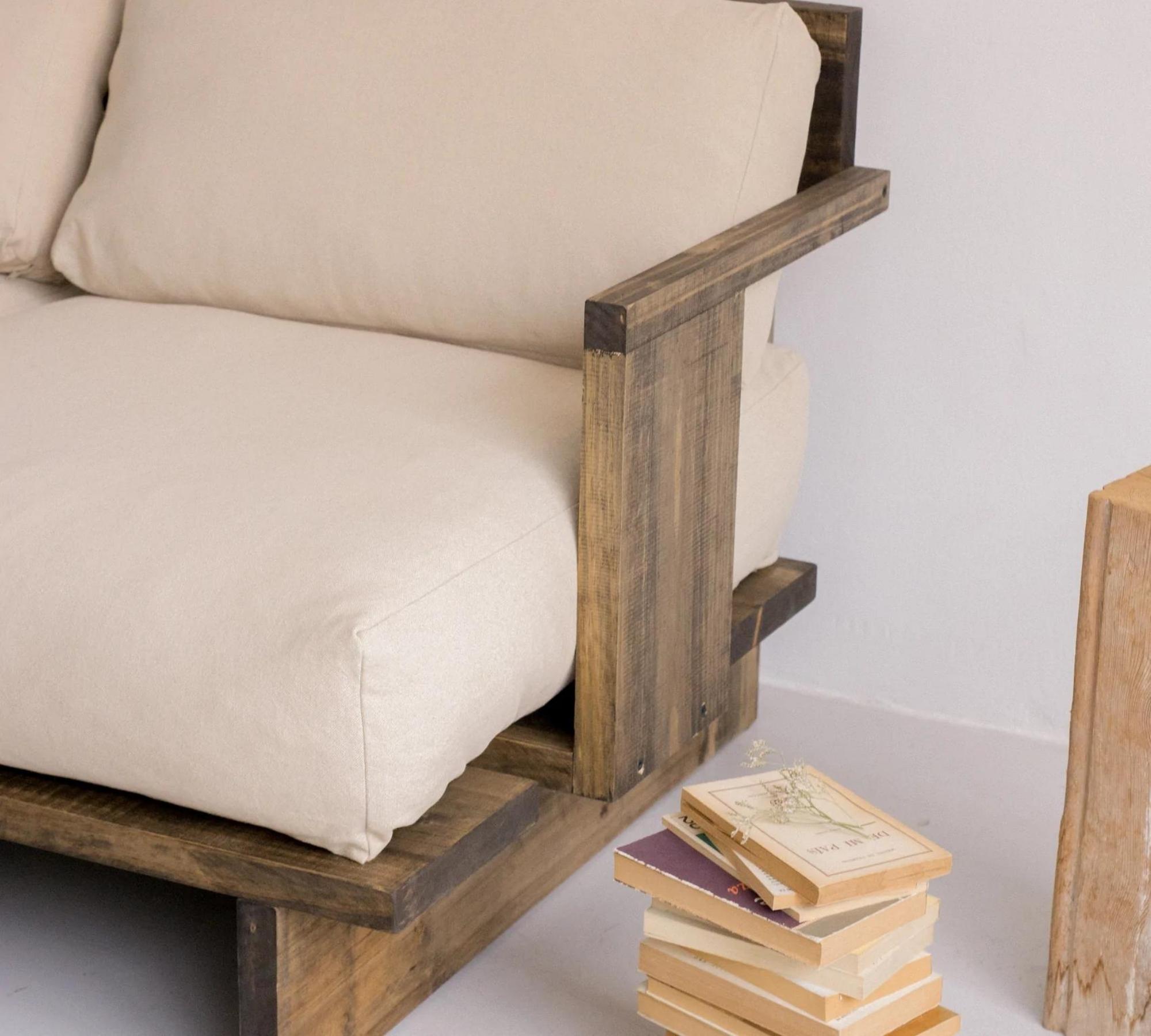 3-sitzer Sofa aus nachhaltigem Pinien-Massivholz