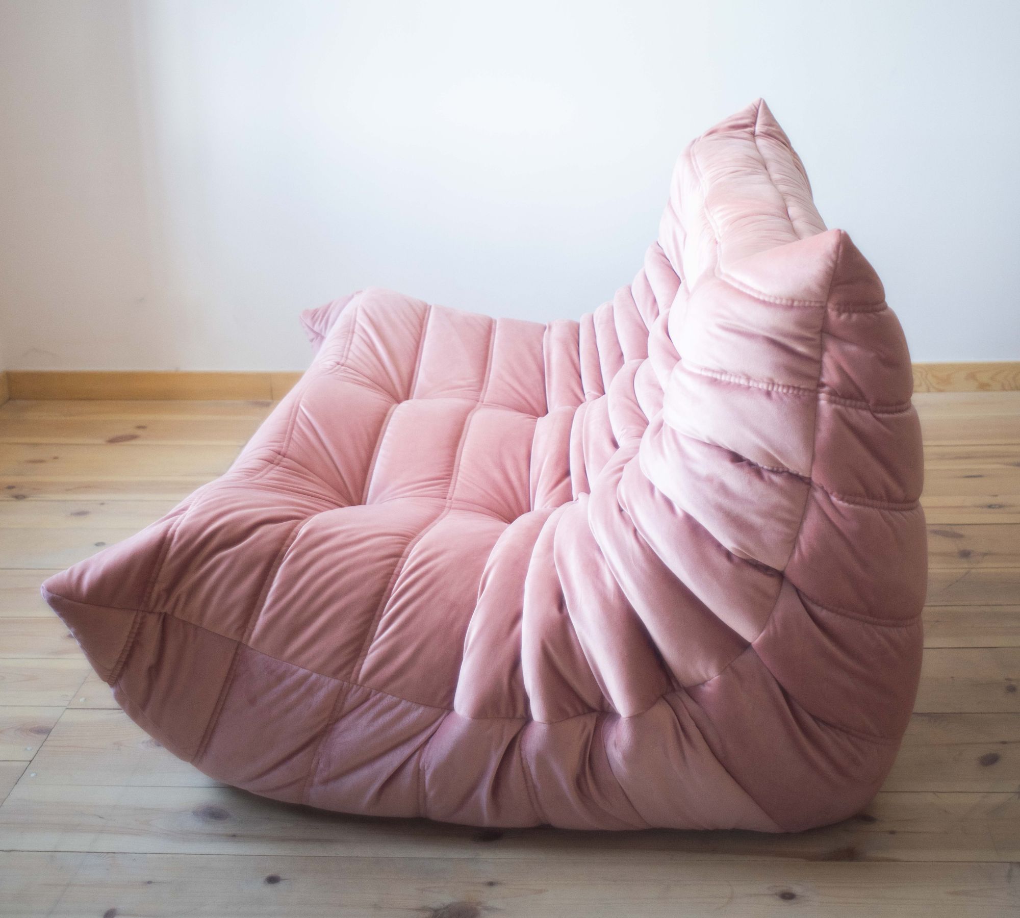 Togo Sofa 2-seater velvet pearl pink