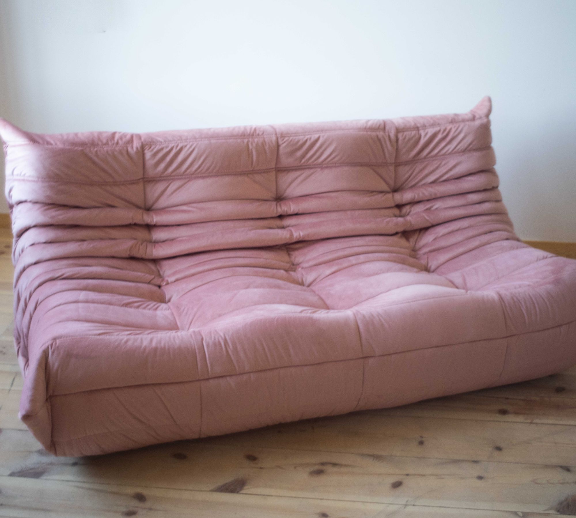 Togo Sofa 3-seater velvet pearl pink