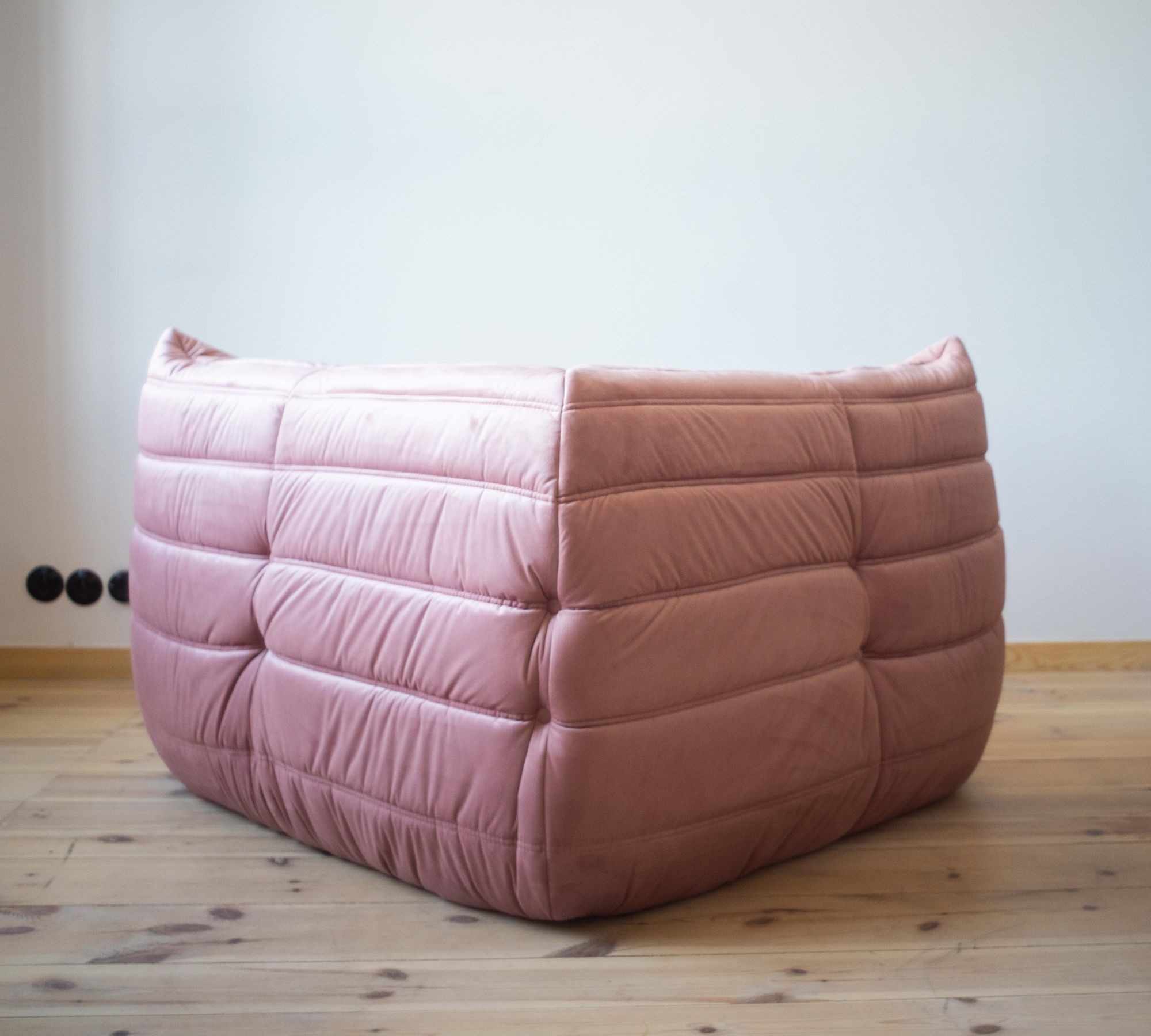 Togo Divano angolare velluto rosa perla